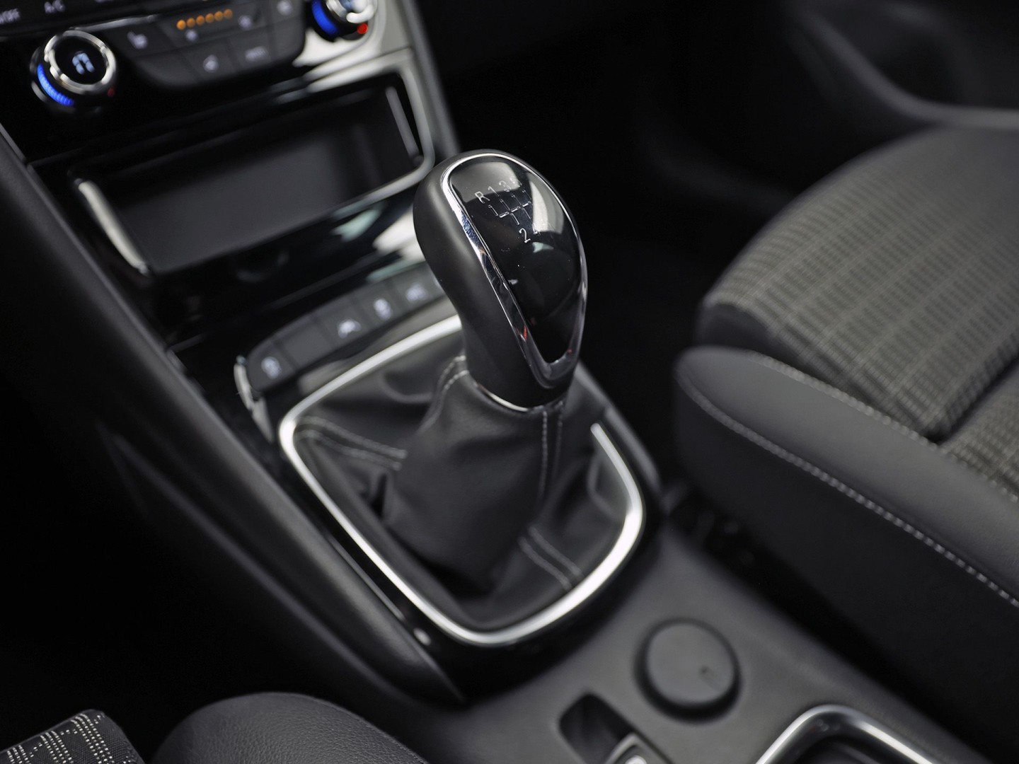 Opel Astra 1.2 Elegance (DIGITALE COCKPIT, APPLE CARPLAY, GROOT NAVI, CAMERA, CLIMATE, STUUR/STOELVERWARMING, SPORTSTOELEN, GETINT GLAS, TREKHAAK, ADAPTIVE CRUISE, NIEUWSTAAT)