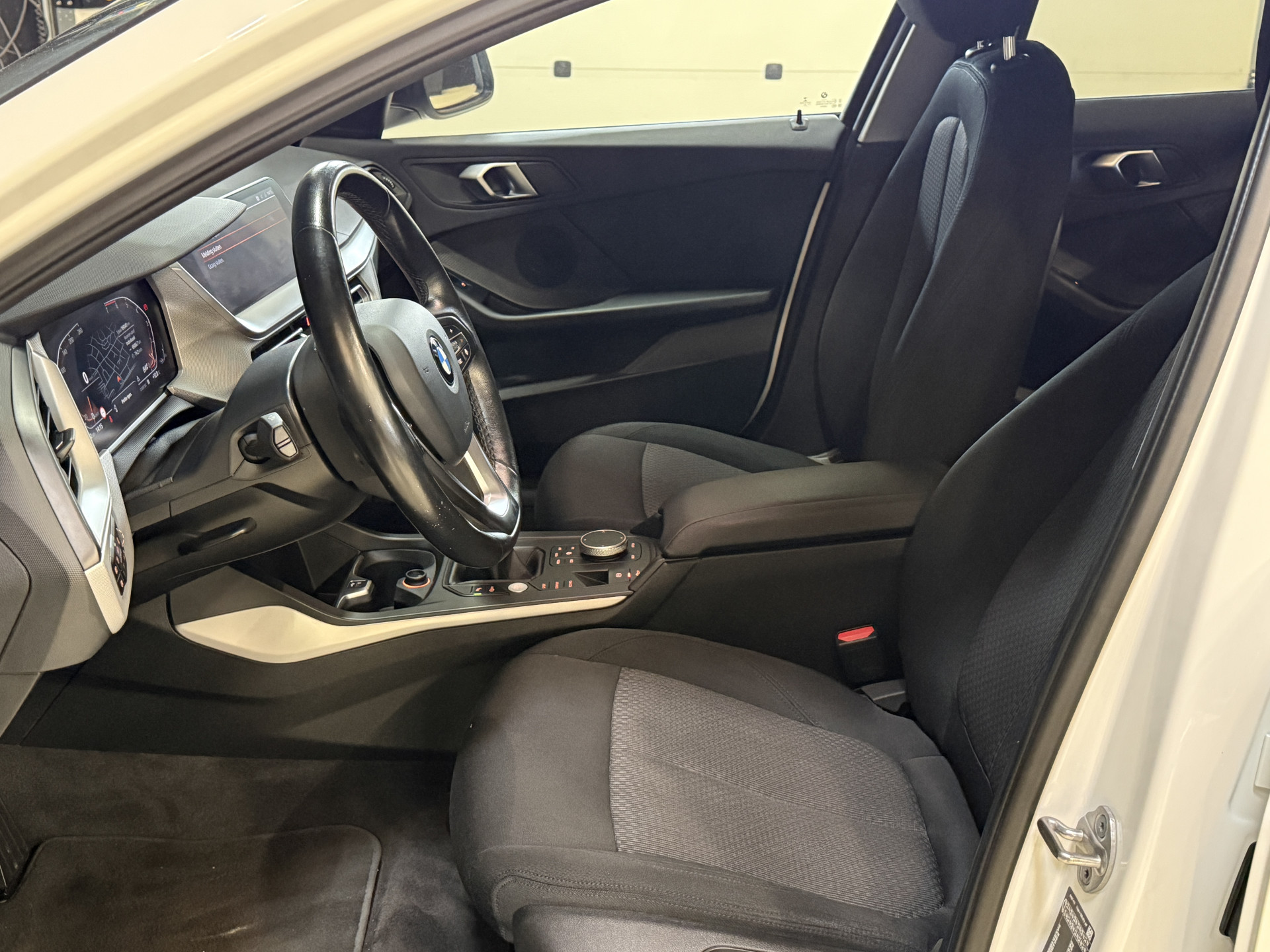 BMW 1-serie 116i Business Edition | Zwarte grill | Apple Carplay | DAB+ | PDC V+A