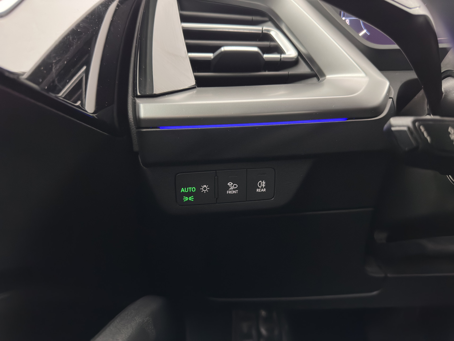 Audi Q4 e-tron 40 Launch Edition Advanced 77 kWh [ 3-Fase ] {SOH-88%} (INCL-BTW) *MATRIX-LED | NAVI-FULLMAP | KEYLESS | CAMERA | DIGI-COCKPIT | DAB | AMBIENT-LIGHT | HEATED-SPORTSEATS | TOWBAR | 19''ALU*