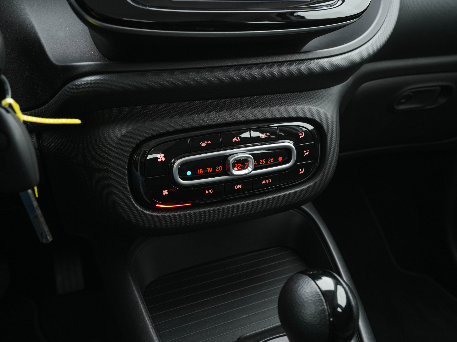 Smart forfour EQ Essential 18 kWh [ 3-Fase ] (INCL-BTW) Aut. *LEATHER | AIRCO | CRUISE | DAB+ | COMFORT-SEATS | 15''ALU*