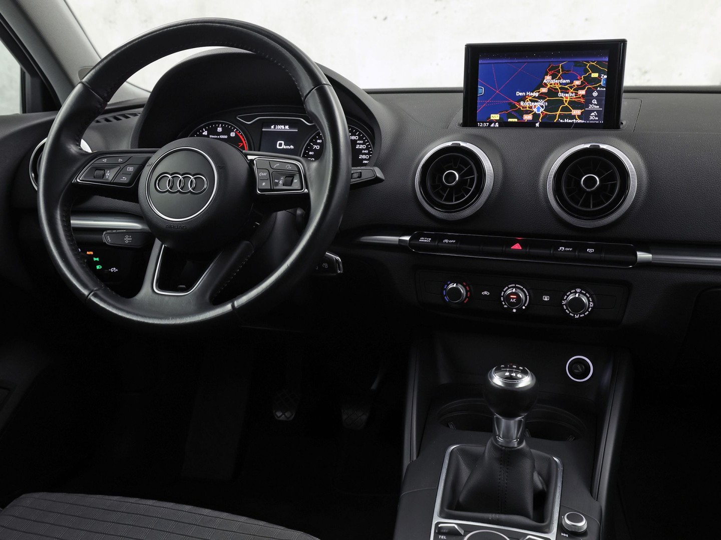 Audi A3 Sportback 1.0 TFSI Sport (GROOT NAVI, DYNAMISCHE KNIPPERLICHTEN, PARKEERSENSOREN, SPORTSTOELEN, CRUISE, LM VELGEN, BLUETOOTH, NIEUWSTAAT)