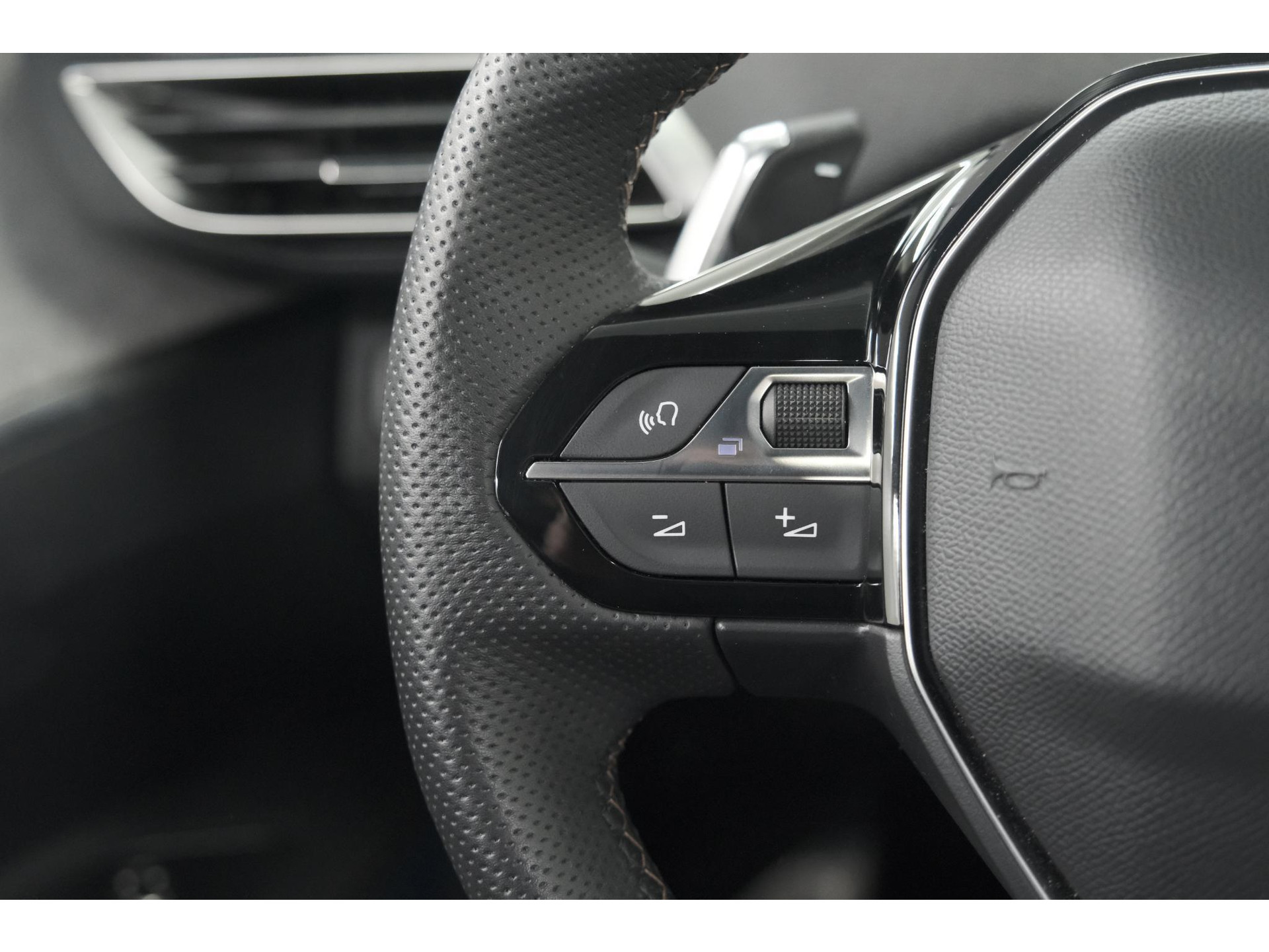 Peugeot 3008 HYbrid4 300 GT | Elektrisch Panoramadak | Dodehoekdetectie | Camera | Navigatie
