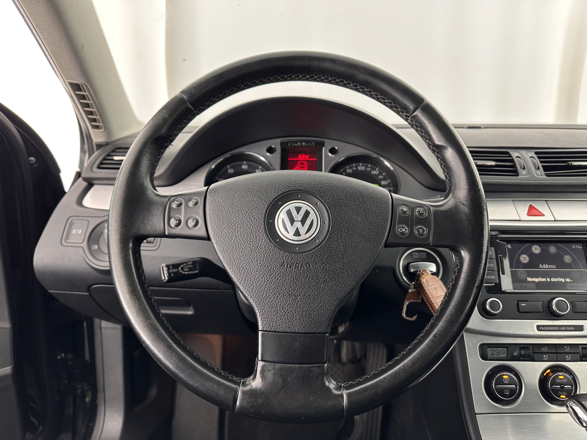 Volkswagen Passat 2.0 FSI Highline Aut. *NAVI-FULLMAP | LEATHER-ALCANTARA | SPORT-SEATS | ECC | HEATED-SEATS | PDC | CRUISE*