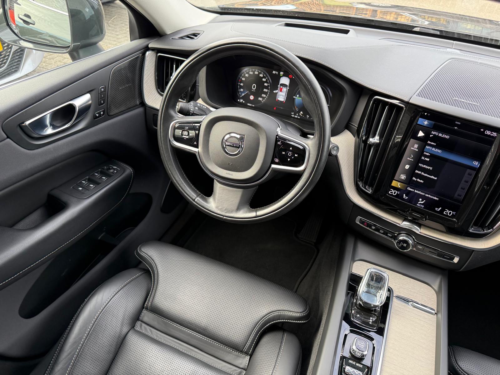 Volvo XC60 2.0 T8 Plug-in hybrid AWD Inscription Exclusive | 1E EIGENAAR | 3/6/12 MND GARANTIE | PANO | LED | ACC | DAB | CARPLAY | TREKHAAK | STOELKOELING |