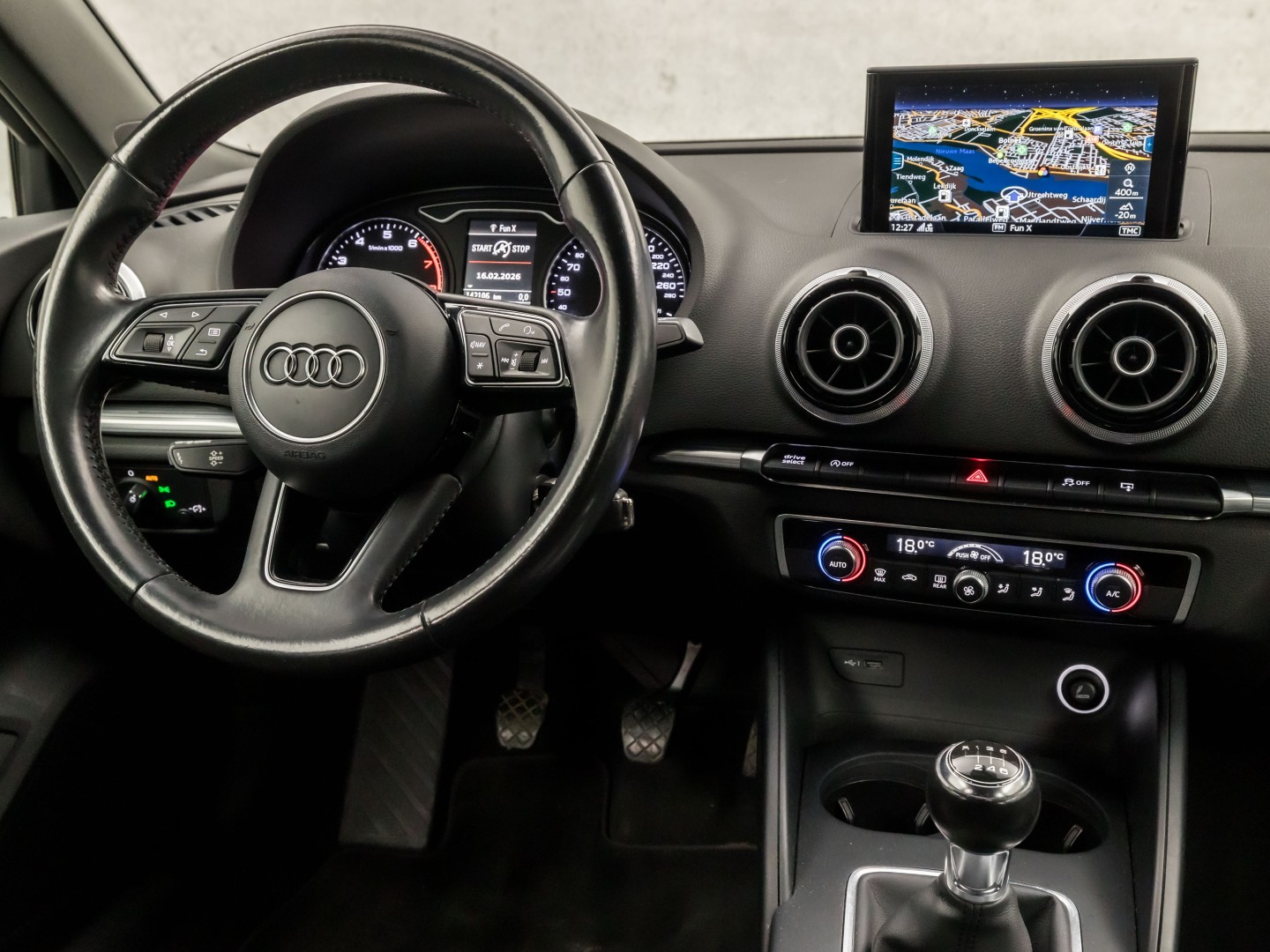 Audi A3 Sportback 1.0 TFSI Sport (APPLE CARPLAY, GROOT NAVI, CLIMATE, DYNAMISCHE KNIPPERLICHTEN, SPORTSTOELEN, CRUISE, PARKEERSENSOREN, NIEUWE APK, NIEUWSTAAT)