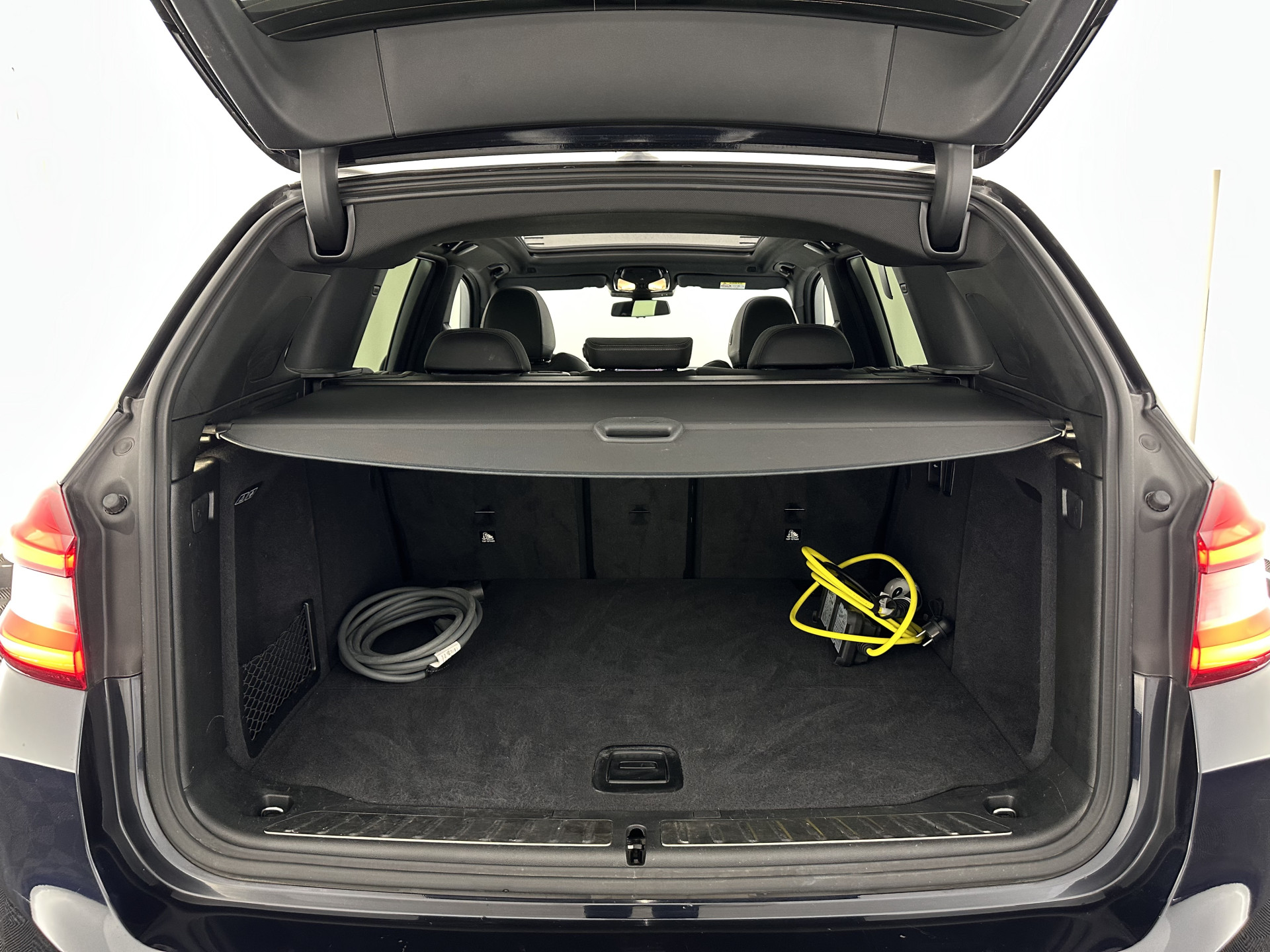 BMW iX3 High Executive 80 kWh [ 3-Fase-11kW ] {SOH-98%} (INCL-BTW) Aut. *PANO | LEATHER | HARMAN/KARDON | FULL-LED | BLINDSPOT | MEMORY-PACK | DIGI-COCKPIT | HEATED-SPORTSEATS | KEYLESS | TOPVIEW | DAB+ | NAVI-FULLMAP | HEAD-UP | PRIVACY-GLASS | .