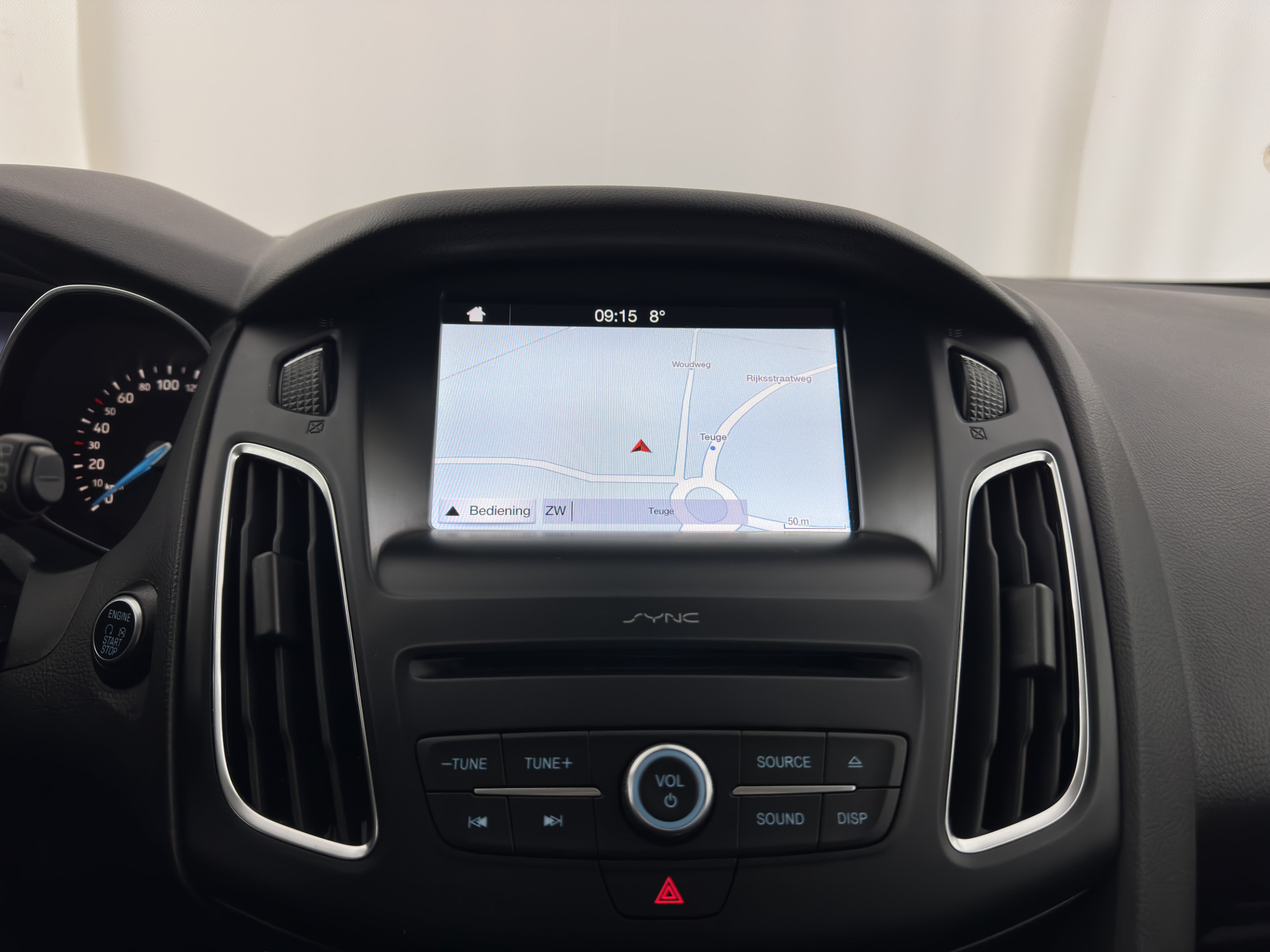 Ford Focus Wagon 1.5 TDCI Titanium Lease Edition (INCL-BTW) Aut. *NAVI-FULLMAP | HEATED-COMFORTSEATS | KEYLESS | PRIVACY-GLASS | ECC | SYNC-AUDIO | PDC | CRUISE | 16''ALU*