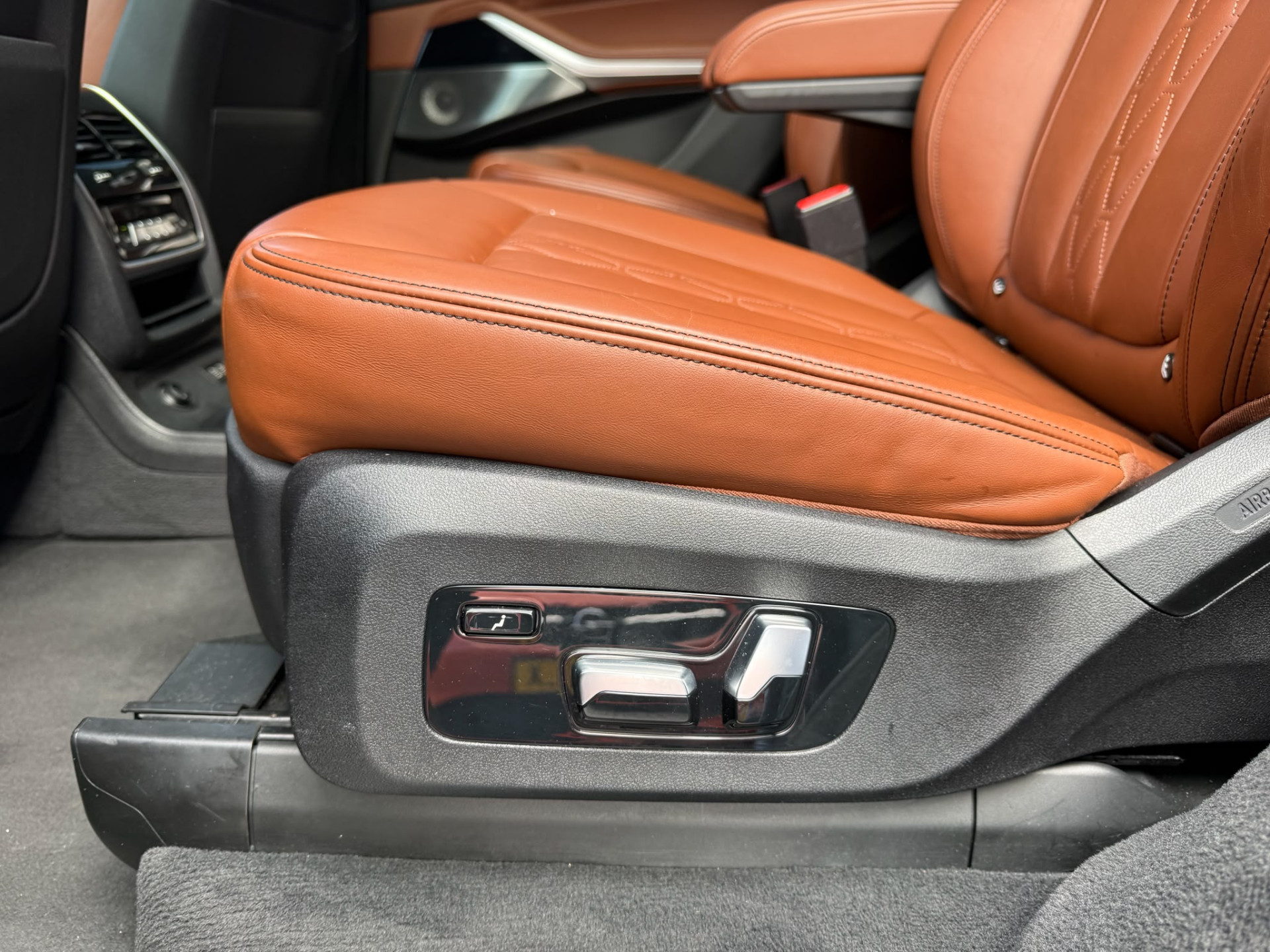 BMW X7 xDrive40i 6p. | 2E EIGENAAR | 3/6/12MND GARANTIE| M-SPORT |PANO | LASER | LED | B&W | MASSAGE | CARPLAY | TREKHAAK | DAB | BOMVOL |