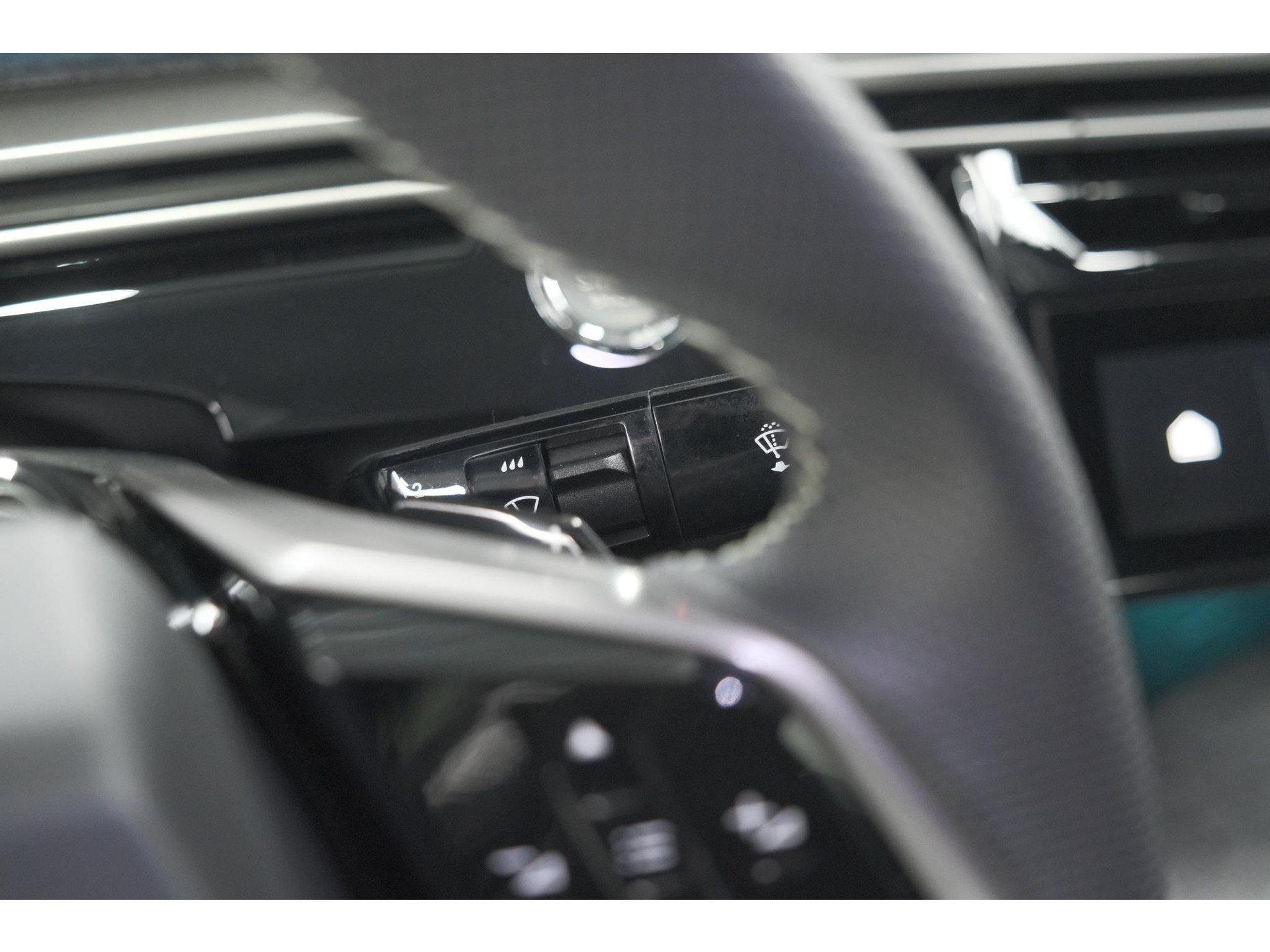 Peugeot 3008 1.2 Hybrid 136 GT | Panoramdak | 360 Camera | Stoelverwarming | Elektrische Kofferklep | Allseason Banden