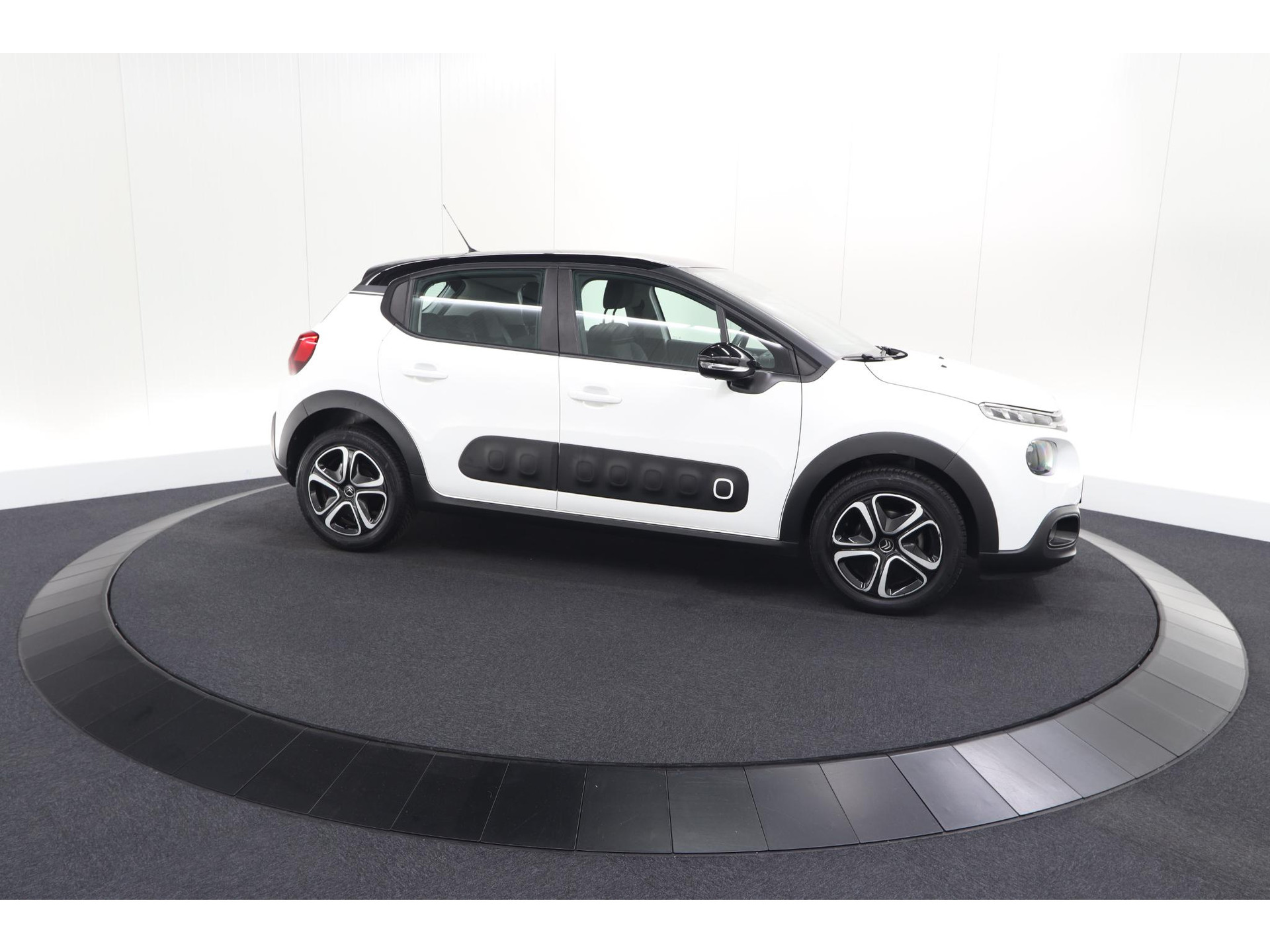 Citroen C3 PureTech 82 S&S Feel Edition | Parkeersensoren | Navigatie | Apple Carplay | Climate Control