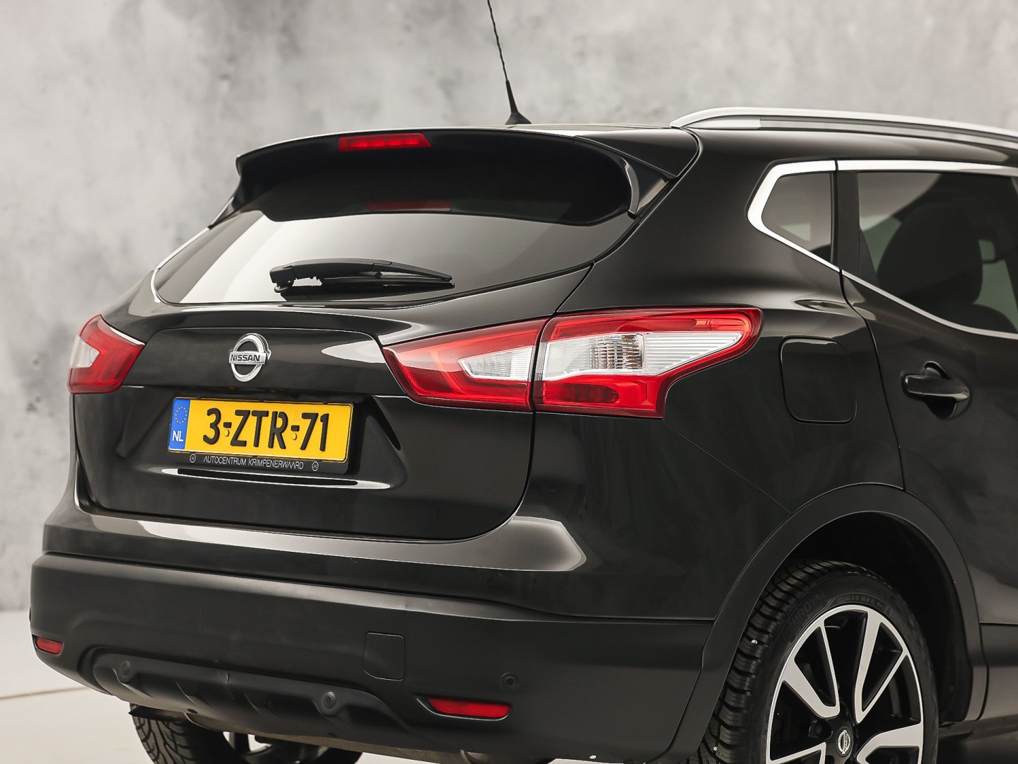 Nissan Qashqai 1.6 Tekna Sport (PANORAMADAK, NAVIGATIE, 360 CAMERA, LEDER, ELEK SPORTSTOELEN, GETINT GLAS, CRUISE, NIEUWSTAAT)