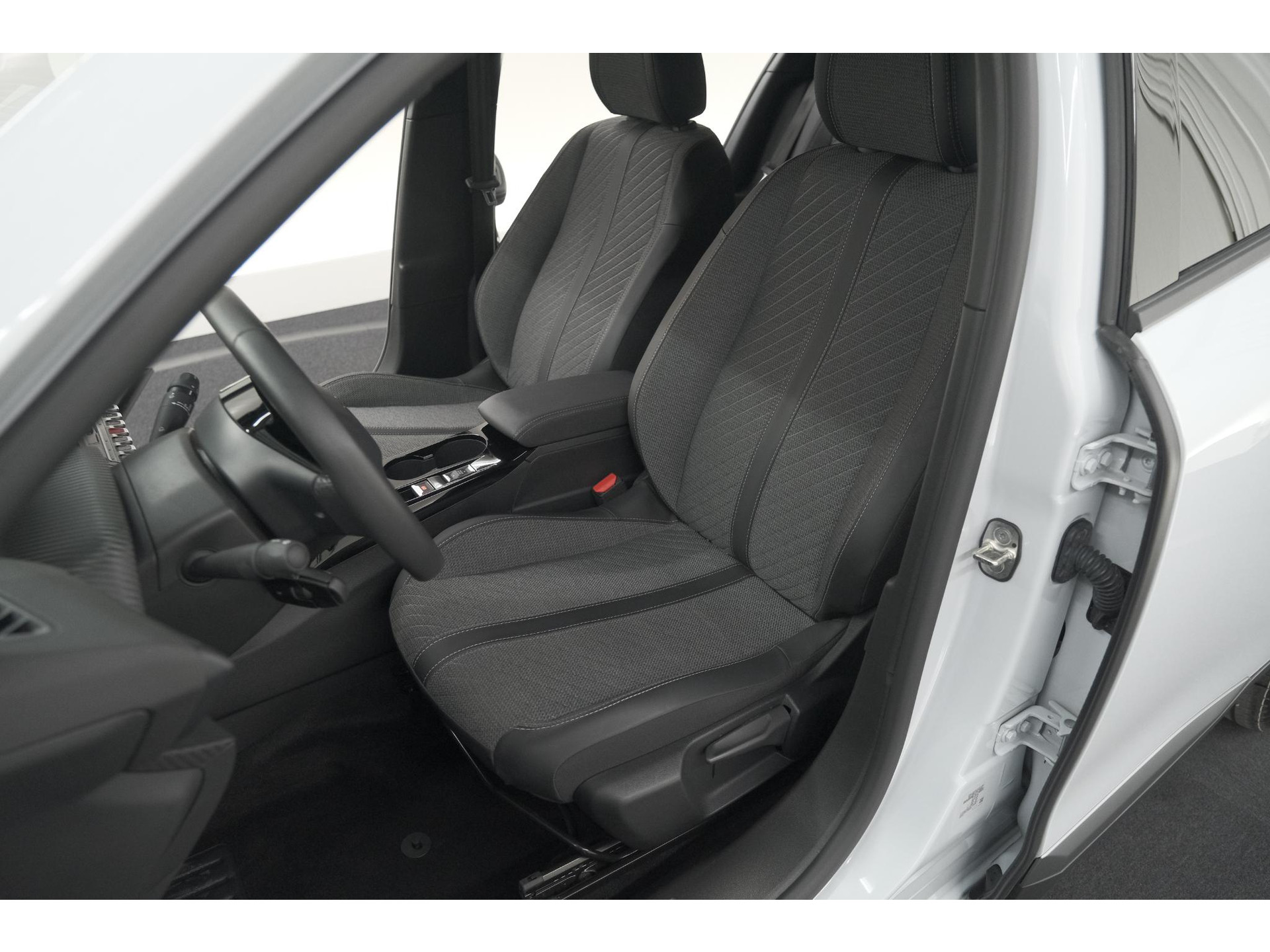 Peugeot 2008 PureTech 100 Allure | Apple Carplay | Parkeersensoren | Climate Control | Cruise Control