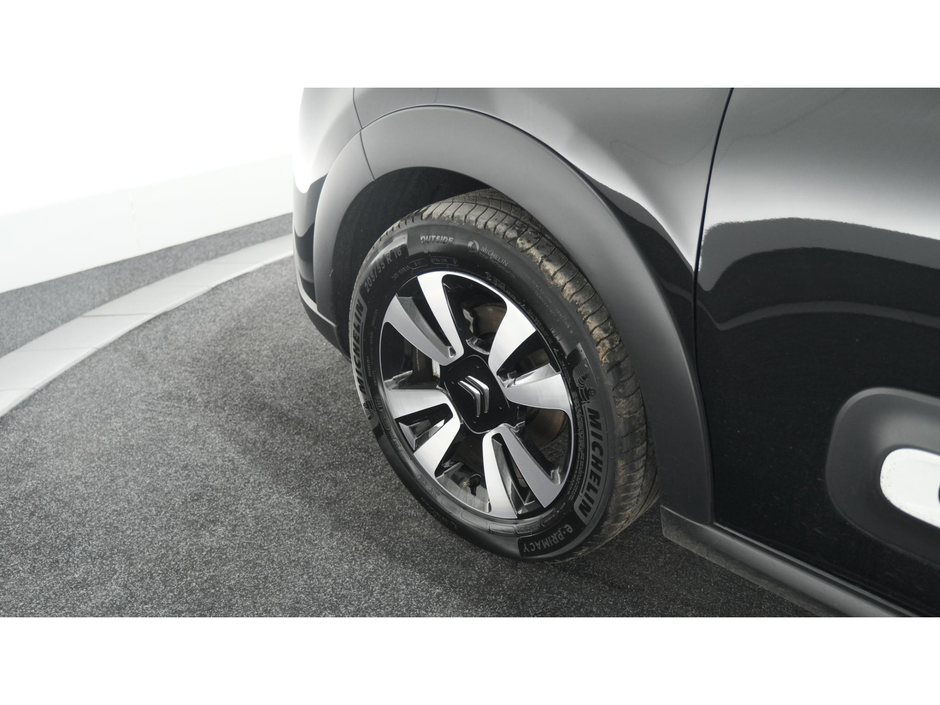 Citroen C3 PureTech 82 Feel Edition | Apple Carplay | Parkeersensoren | Navigatie | Climate Control | 16 Inch Velgen