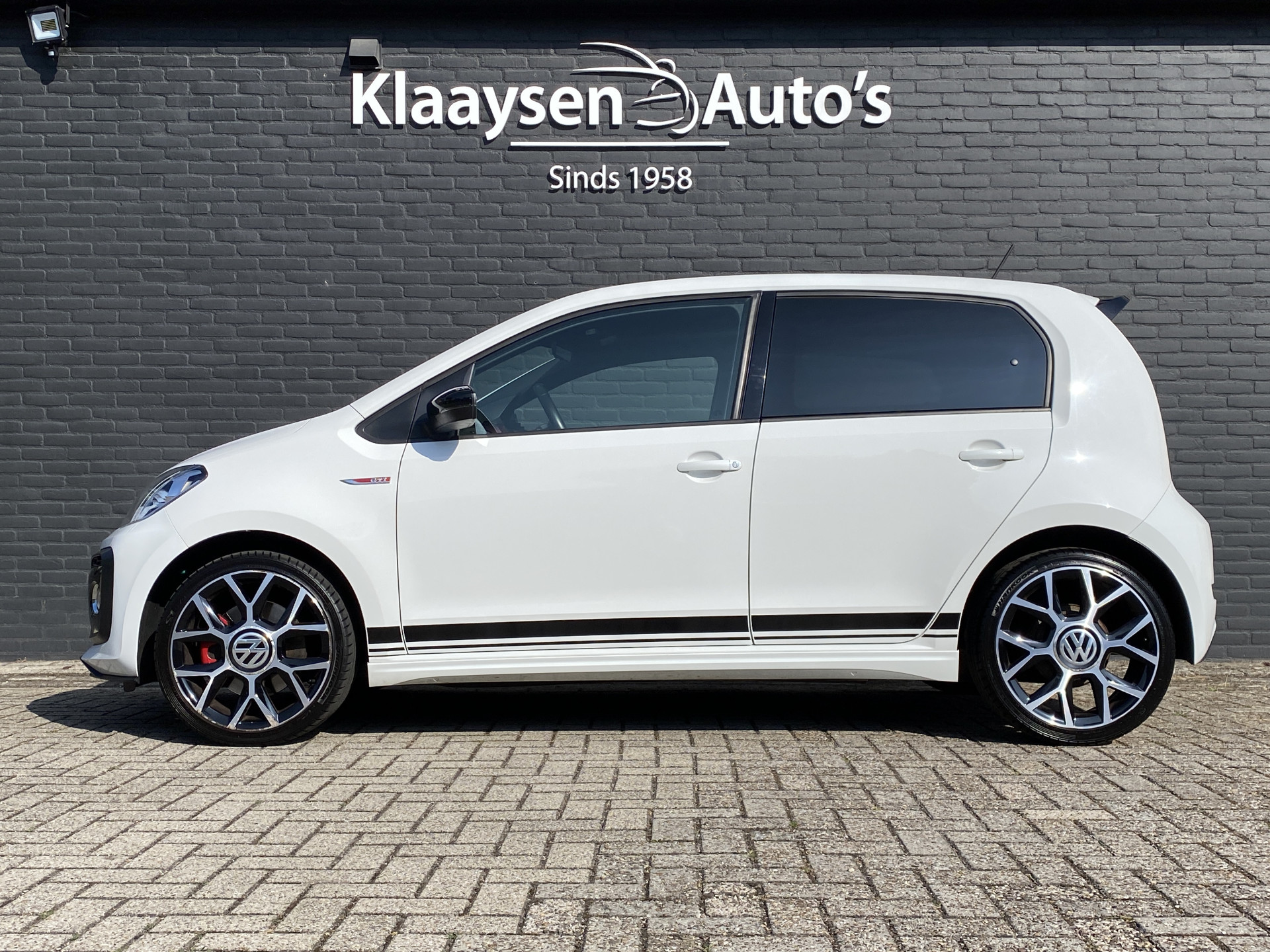 Volkswagen Up! 1.0 TSI GTI 116 pk | 17 inch lichtmetaal | stoelverwarming | climate control | zwart dak-spiegels | NL auto