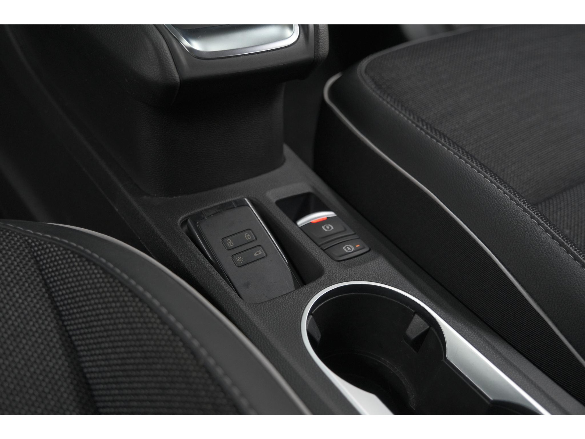 Renault Captur 1.6 E-Tech full hybrid 145 techno | Pack Full Screen | Camera | Navigatie | Allseason Banden