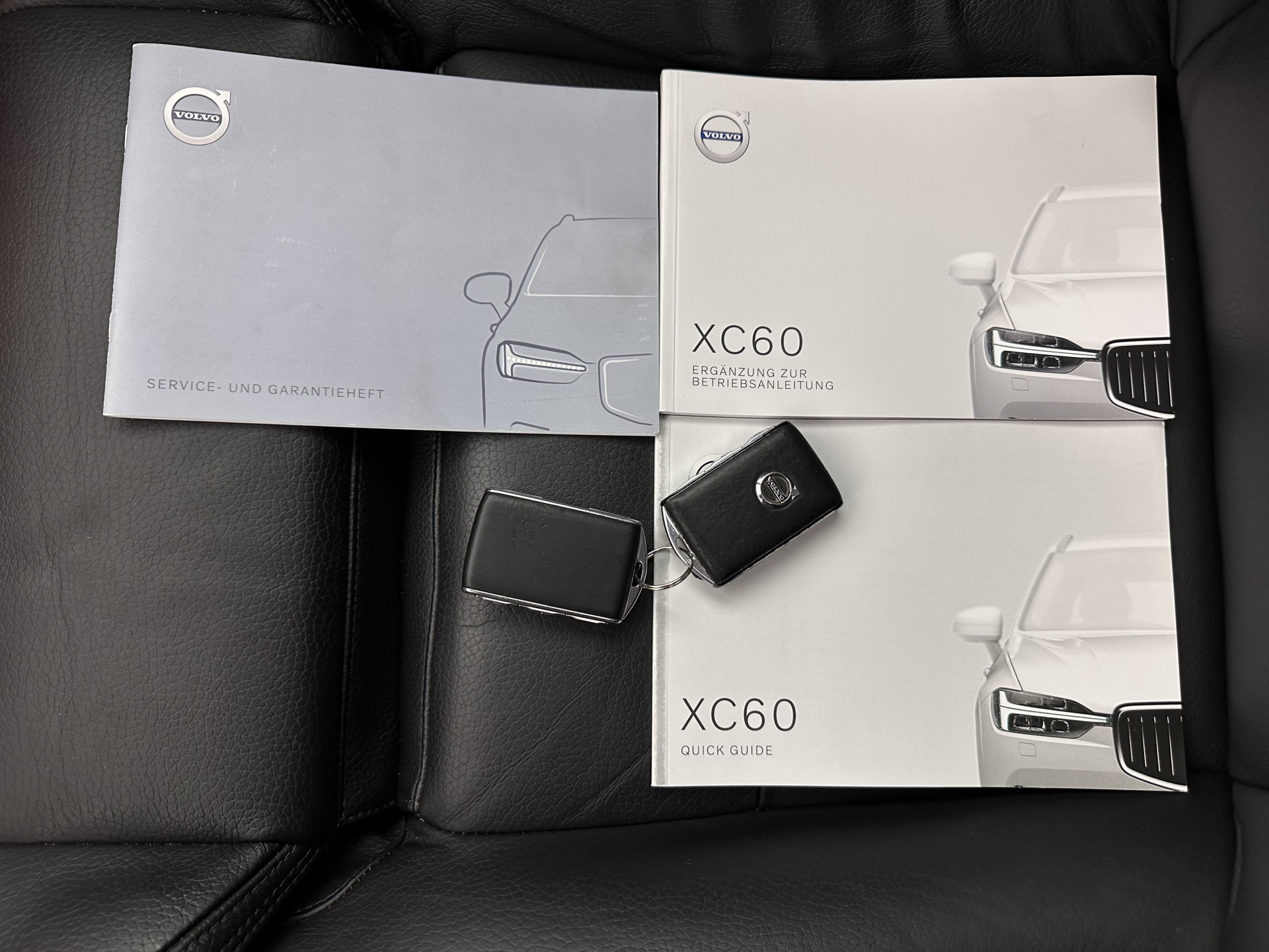 Volvo XC60 2.0 B5 Business Pro R-Design (INCL.BTW) Aut. *PANO | LUXURY-LEATHER | FULL-LEATHER | MEMORY-PACK | HEATED-SPORTSEATS | CAMERA | NAVI-FULLMAP | SHIFT-PADDLES | PRIVACY-GLASS | AIR-SUSPENSION | ECC | PDC | CRUISE | 19''ALU