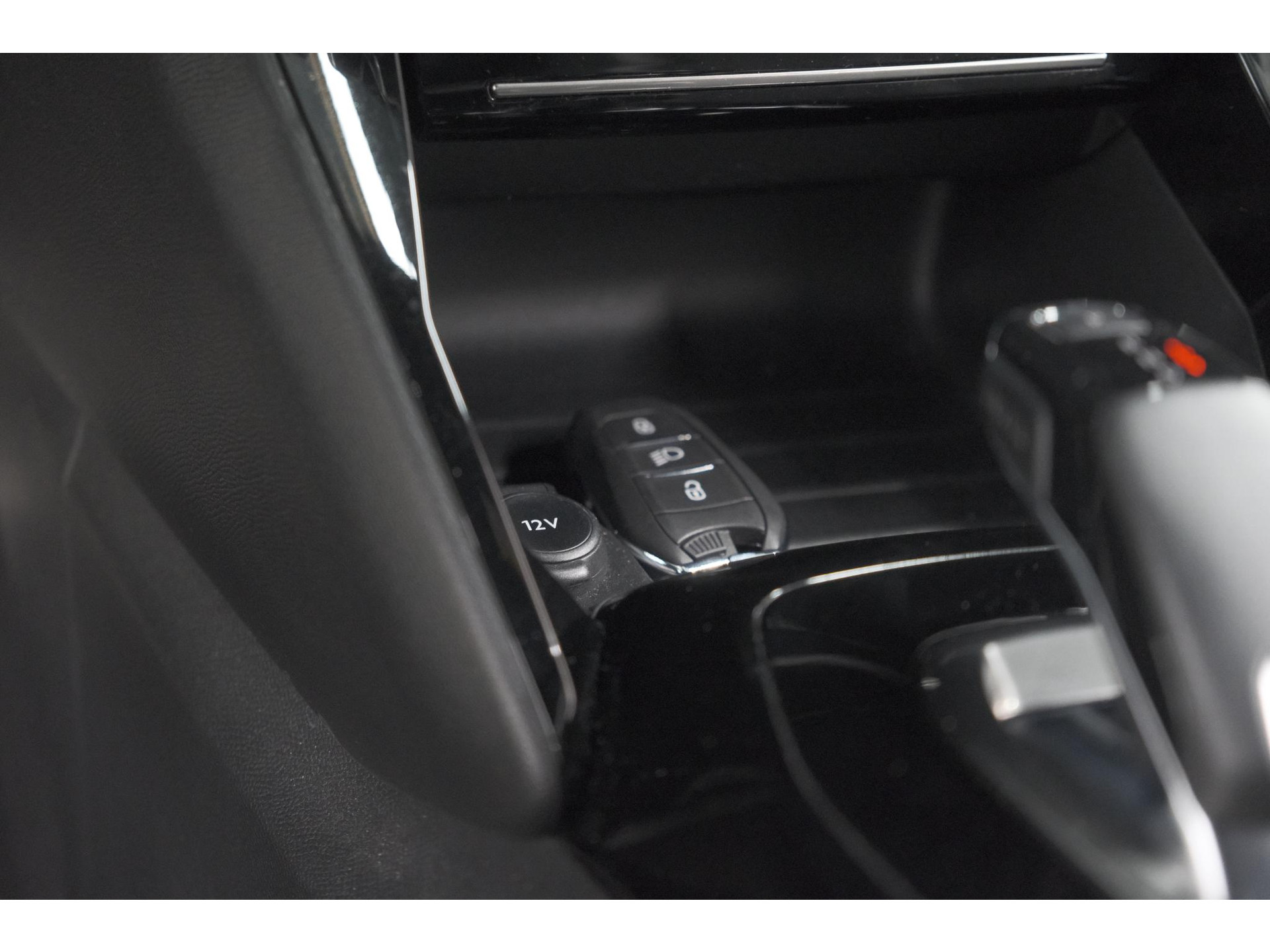 Peugeot 208 PureTech 130 EAT8 GT-Line | Camera | Adaptieve Cruise Control | Stoelverwarming | Navigatie