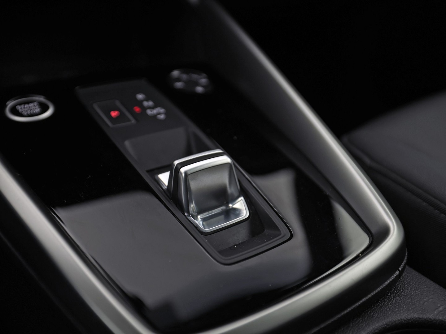 Audi A3 Sportback 40 TFSI e Sport 204Pk Automaat (APPLE CARPLAY, GROOT NAVI, LEDER, STOELVERWARMING, SPORTSTOELEN, ADAPTIVE CRUISE, GETINT GLAS, NIEUWSTAAT)