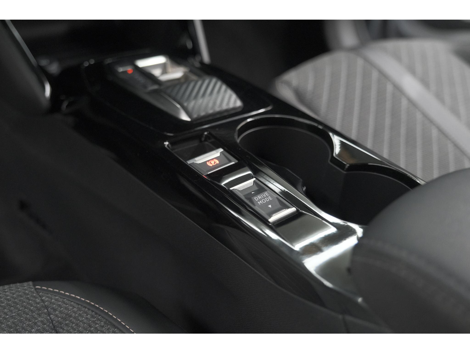 Peugeot 208 1.2 Hybrid 110 e-DSC6 Allure | IJSKOUDE Climate Control | Apple Carplay | Parkeersensoren