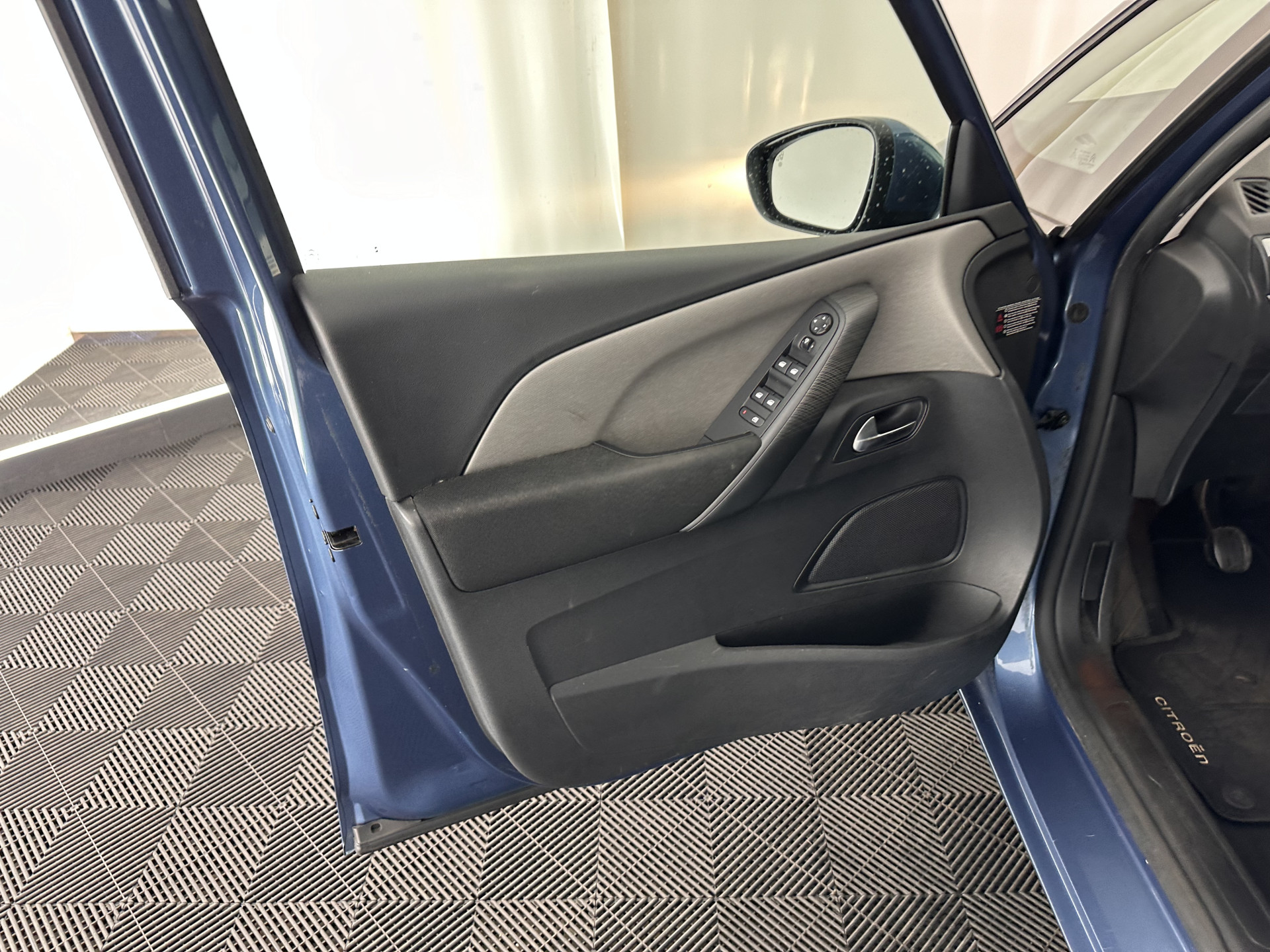 Citroën Grand C4 Picasso 1.6 BlueHDi Shine [ 7-Pers ] *NAVI-FULLMAP | DIGI-COCKPIT | CAMERA | COMFORT-SEATS | KEYLESS | ECC | TOWBAR | PDC | CRUISE | PRIVACY-GLASS | 17''ALU*