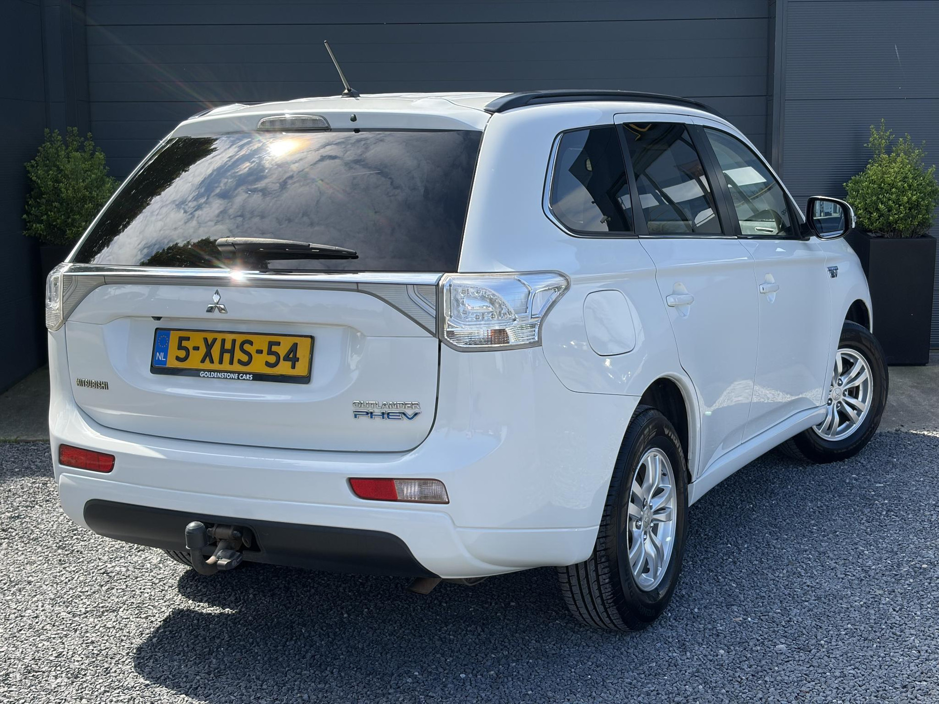 Mitsubishi Outlander 2.0 PHEV Business Edition SOH 73%,Trekhaak,Navi,Camera,Keyless,Halfleder,Clima,Cruise,Lm velgen,N.A.P,Apk tot 04-2027