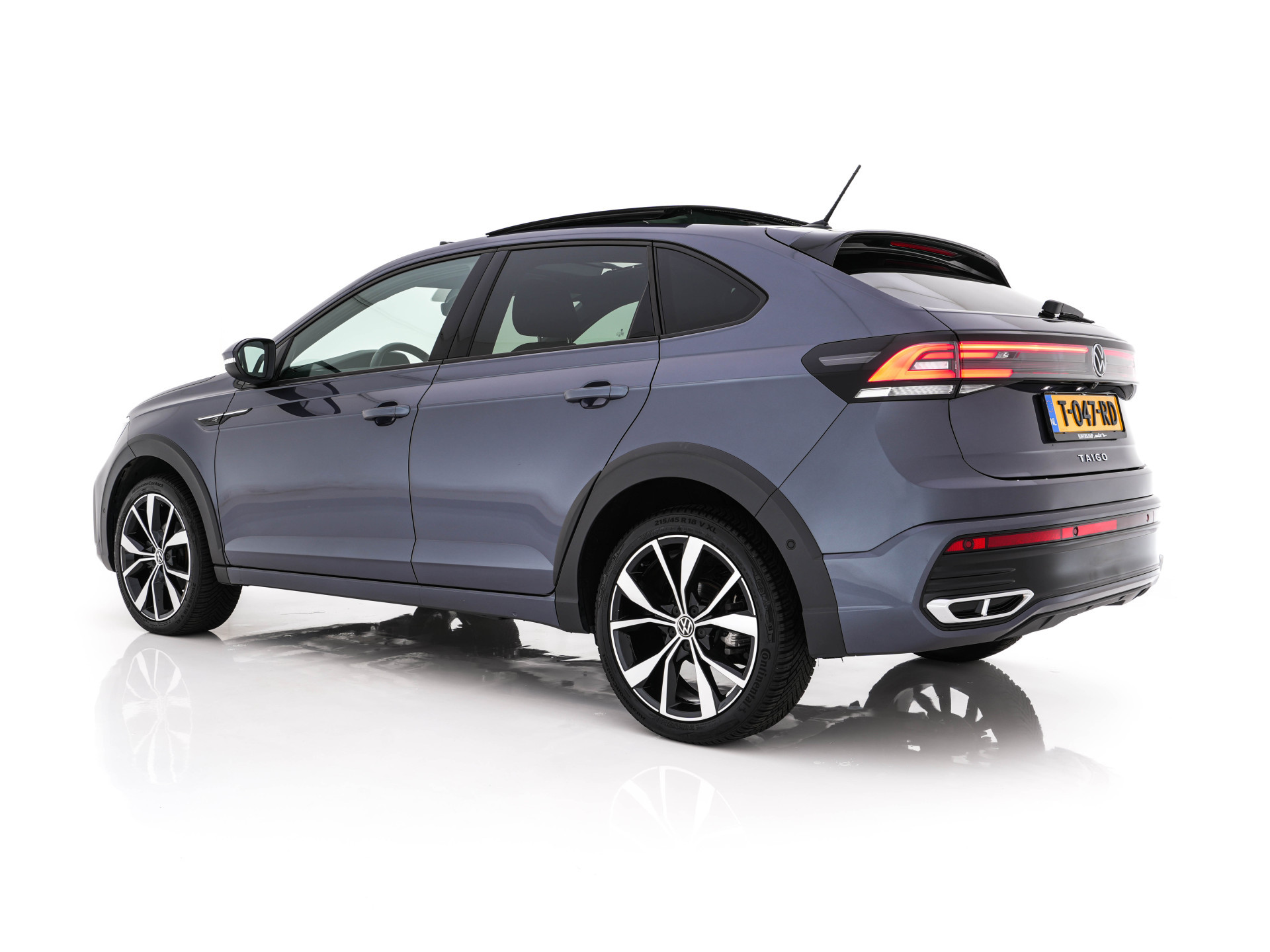 Volkswagen Taigo 1.5 TSI R-Line Aut. *PANO | ADAPTIVE-CRUISE | FULL-LED | BLINDSPOT | HEATED-SPORTSEATS | DIGI-COCKPIT | PRIVACY-GLASS | SHIFT-PADDLES | CAMERA | KEYLESS | NAVI-FULLMAP | ECC | PDC | 18''ALU*