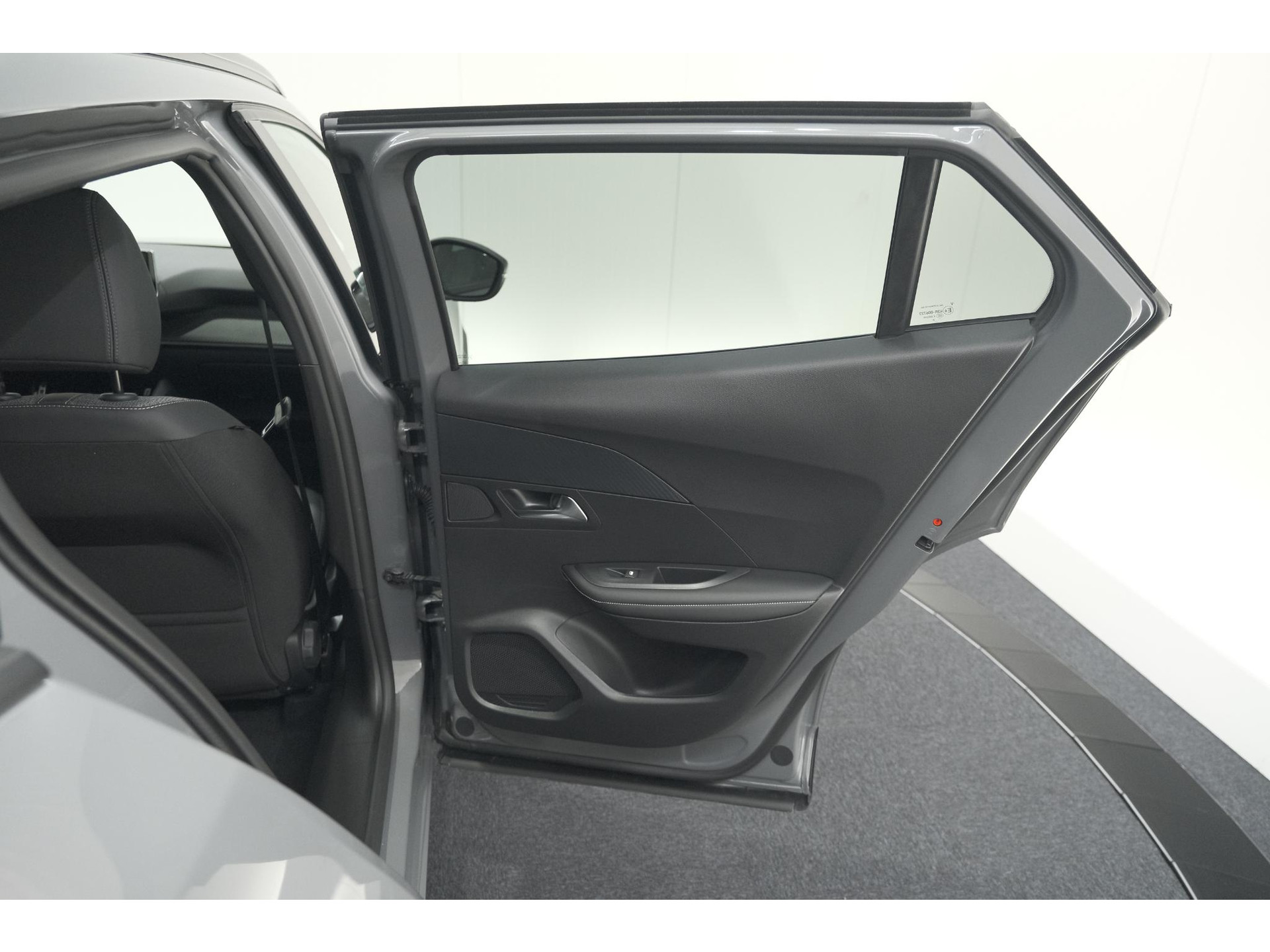 Peugeot 2008 Hybrid 136 e-DCS6 Allure | 360 Camera | Adaptieve Cruise Control | Dodehoekdetectie | Apple Carplay