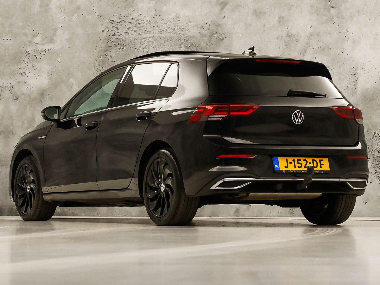 Volkswagen Golf 1.5 TSI Sport (PANORAMADAK, BLACK PACK, APPLE CARPLAY, GROOT NAVI, CAMERA, MEMORY SEAT, STOELVERWARMING, ALCANTARA, GETINT GLAS, TREKHAAK, NIEUWSTAAT)