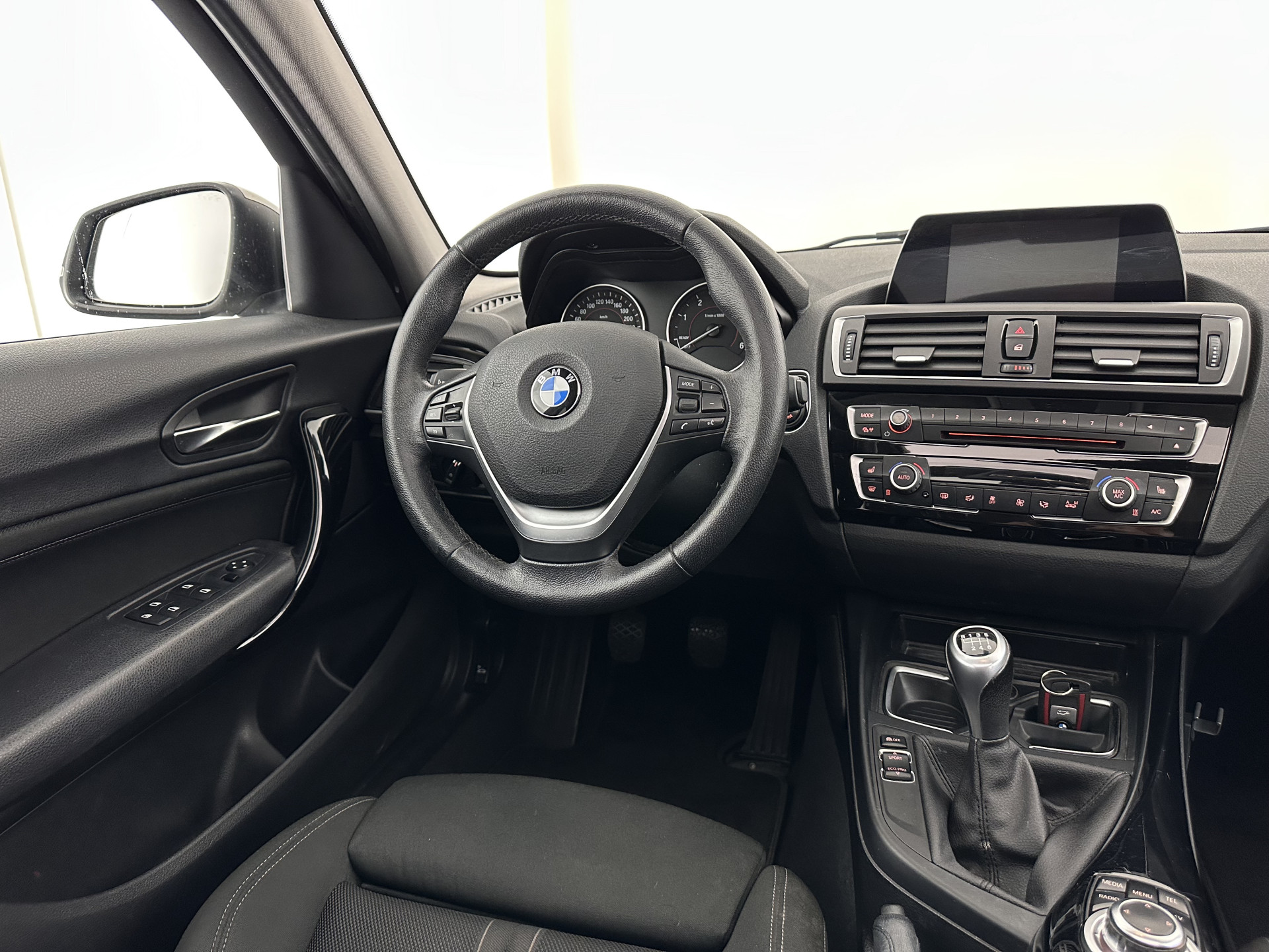 BMW 1-serie 116d EDE Corporate Lease Sport ⚠️GEARBOX AUDIBLE⚠️*PANO | FULL-LED | HEATED-SPORTSEATS | KEYLESS | NAVI-FULLMAP | PRIVACY-GLASS | ECC | PDC | CRUISE | 16''ALU*