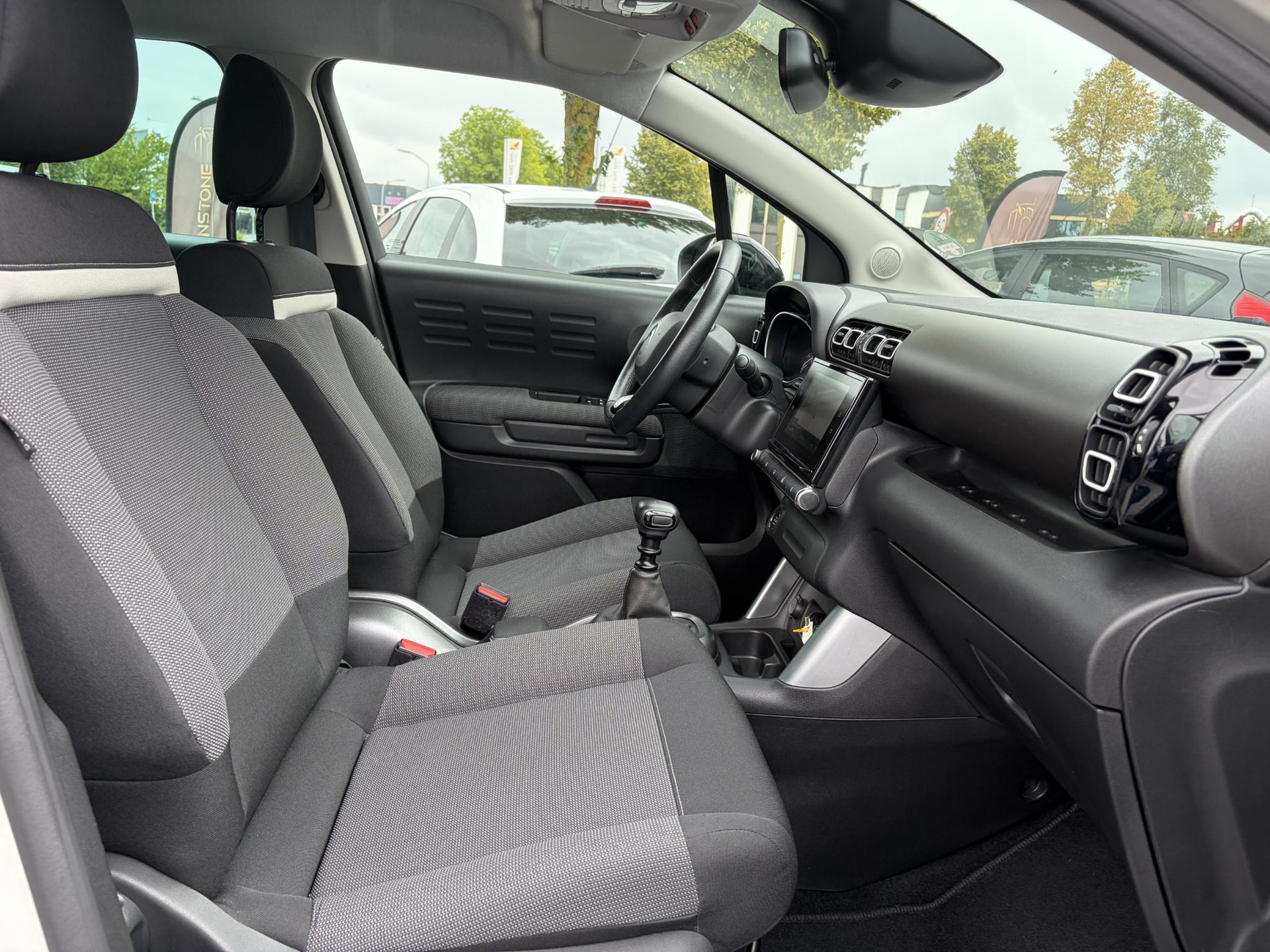 Citroen C3 Aircross 1.2 PureTech S&S Shine 1e Eigenaar l D-riem vv in 07-07-2025 l 360° Camera l Navi l Carplay l Net beurt gehad l Keyless l 17''Lmv l Rijstrooksensor l 110pk l Pdc V+A l 6 Bak l N.A.P l Apk tot 07-2027