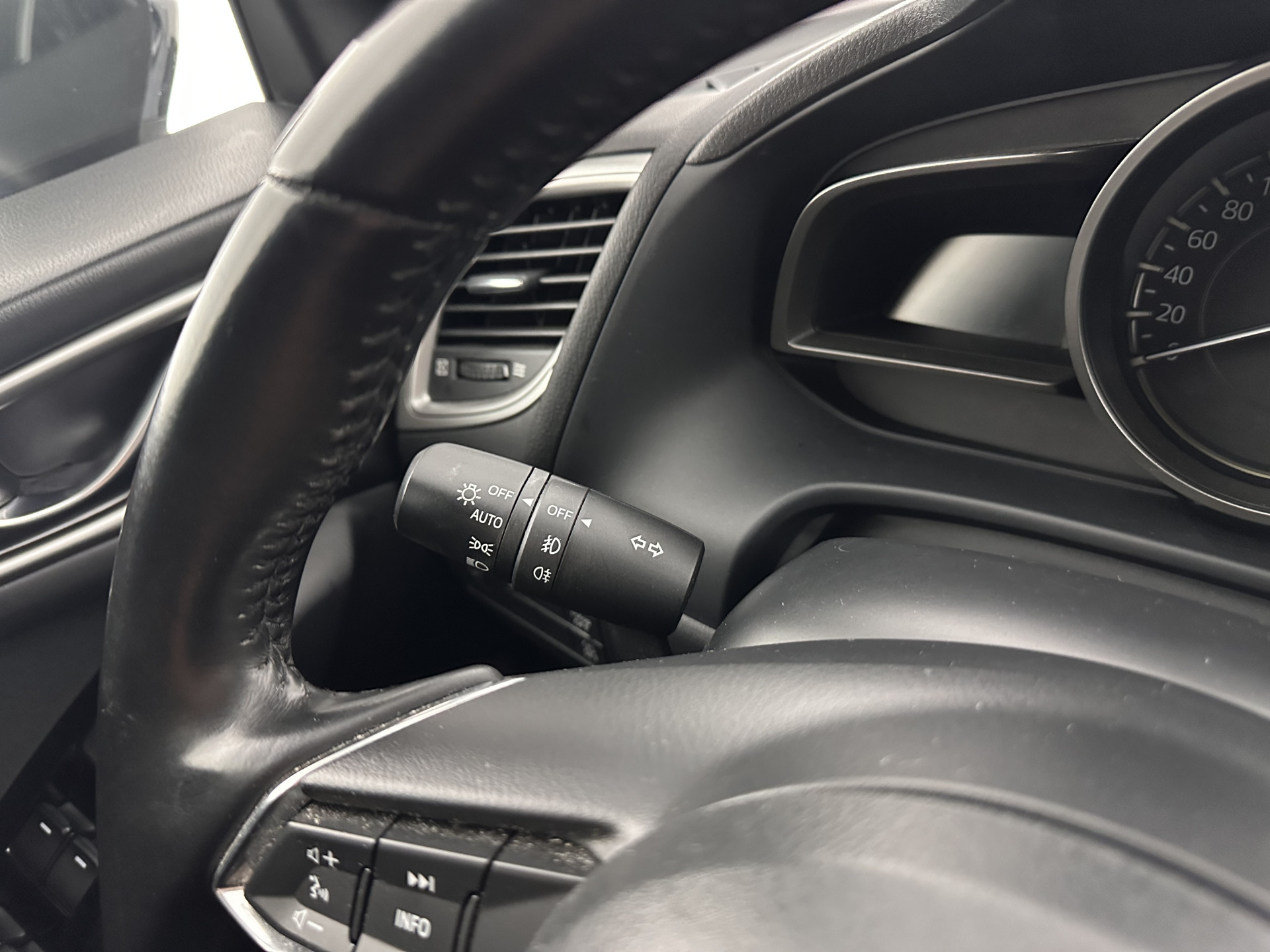 Mazda 3 2.2 SkyActiv-D 150 SkyLease *HEATED-COMFORTSEATS | NAVI-FULLMAP | DAB+ | PRIVACYGLASS | ECC | PDC | CRUISE | 18''ALU*