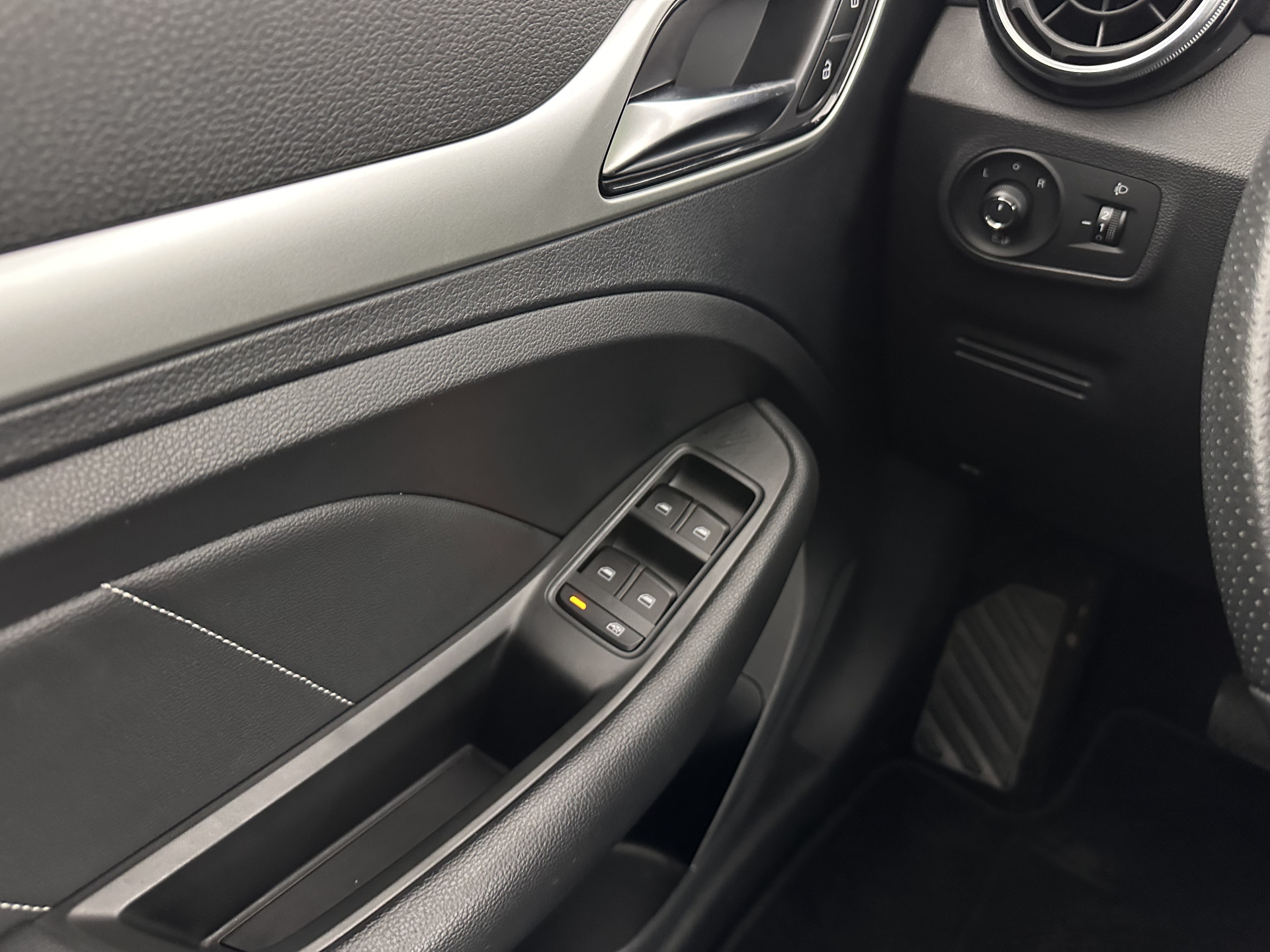 MG ZS EV Luxury 45 kWh {SOH-91%} (INCL-BTW) Aut. *PANO | LEATHER | CCS-FASTLOADER | KEYLESS | NAVI-FULLMAP | ADAPTIVE-CRUISE | CAMERA | HEATED-SPORTSEATS | CARPLAY | BLINDSPOT | DAB | LANE-ASSIST | 17''ALU*