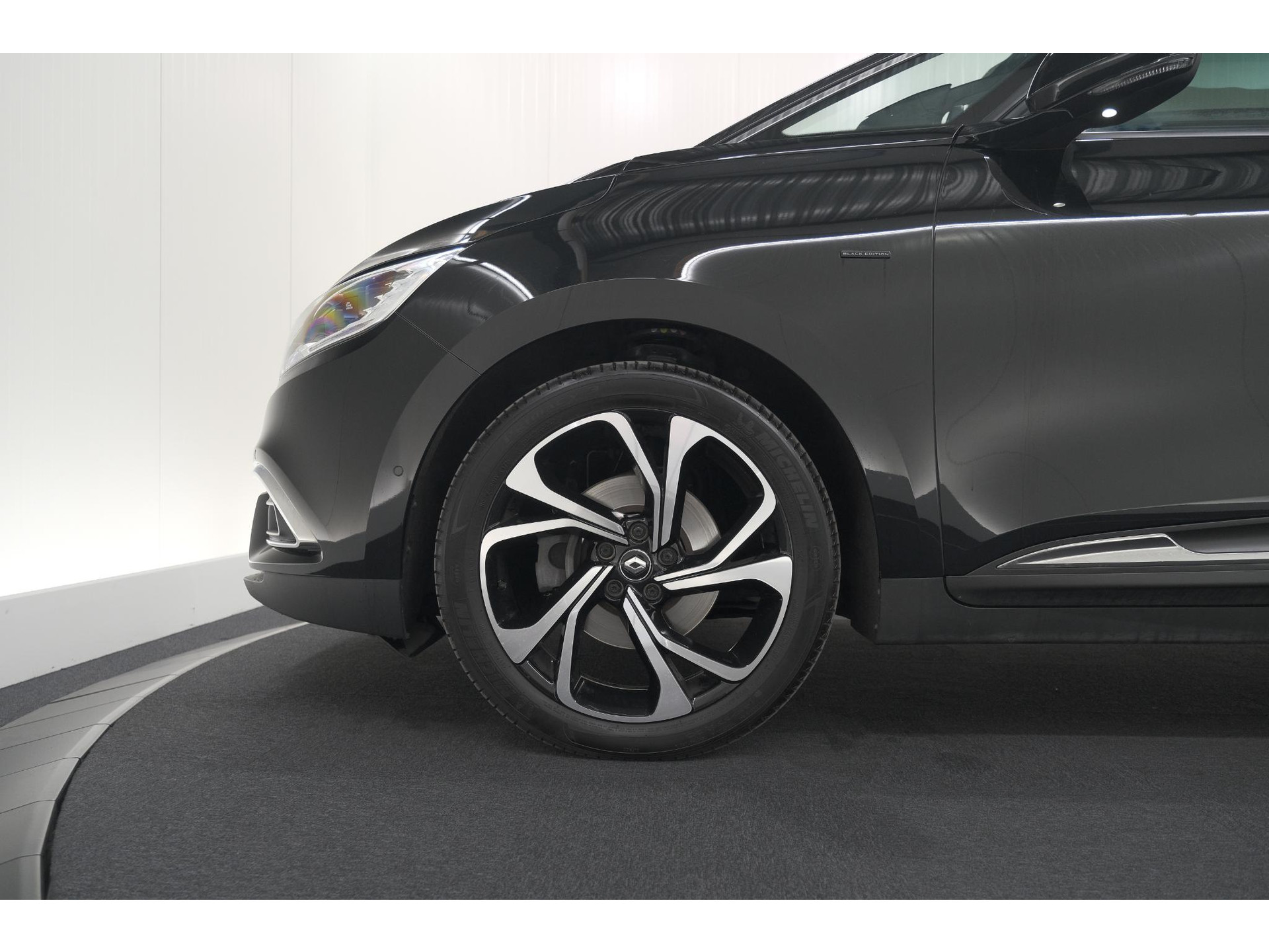 Renault Scénic TCE 160 EDC Black Edition | Trekhaak | Adaptieve Cruise Control | BOSE Premium Audio | Panoramadak