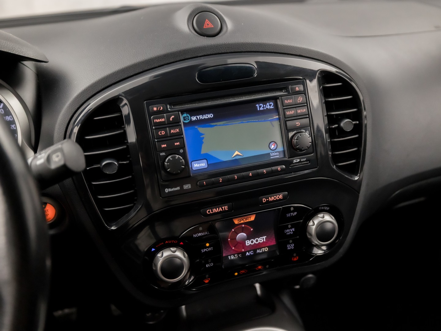 Nissan Juke 1.6 DIG-T Tekna (NAVIGATIE, CLIMATE, CAMERA, GETINT GLAS, KEYLESS, SPORTSTOELEN, LM VELGEN, CRUISE, NIEUWSTAAT)
