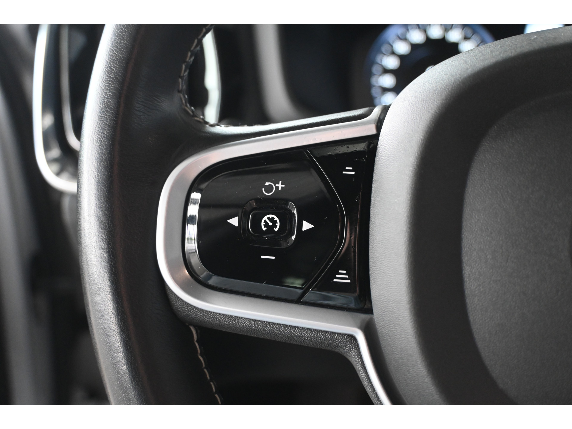 Volvo V60 2.0 B4 R-Design Navigatie Carplay Stoel/Stoelverwarming Virtual Goed Onderhouden! Inruil Mogelijk!