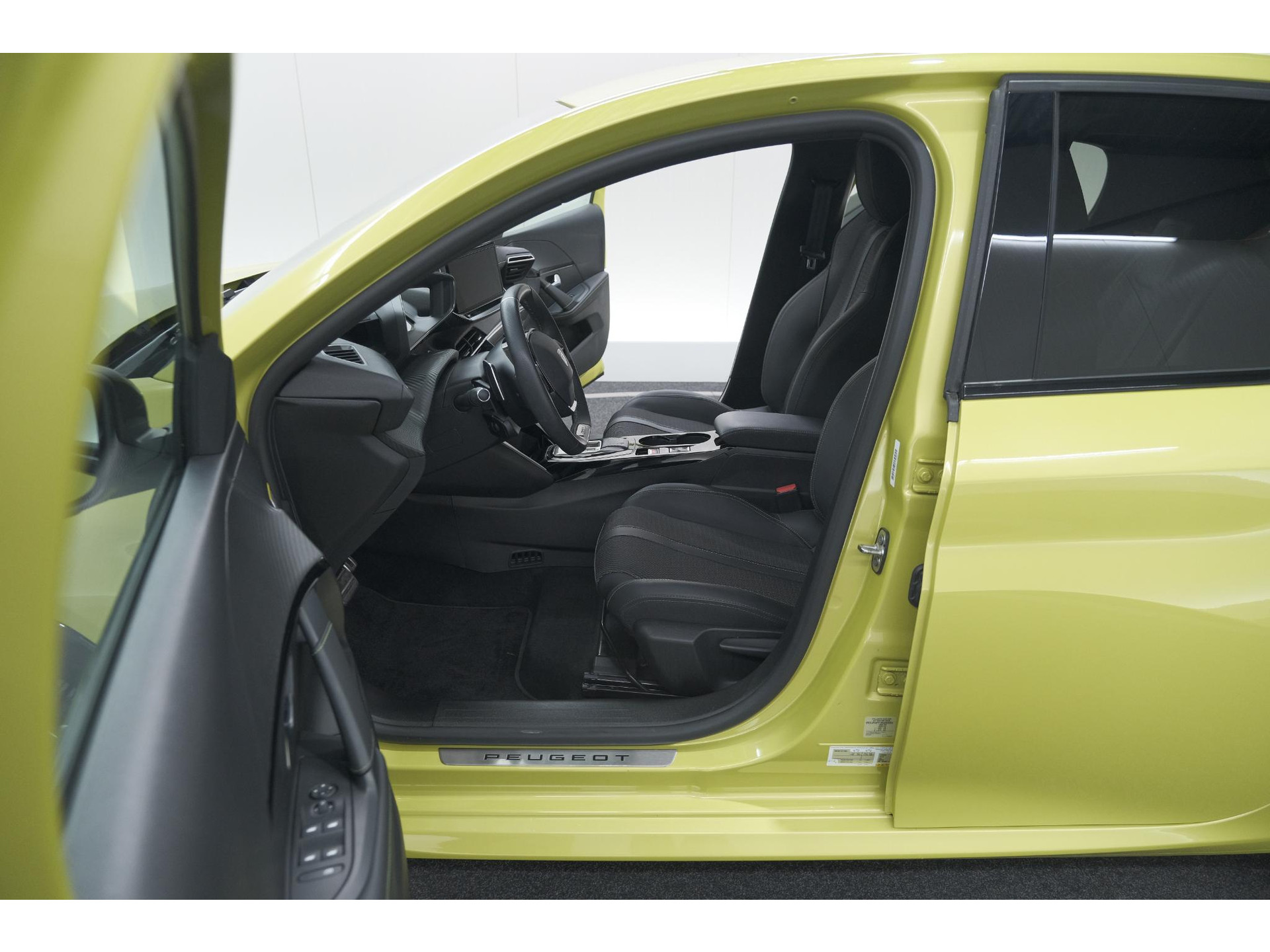 Peugeot 208 Hybrid 136 e-DCS6 GT | Camera | Apple Carplay | Parkeersensoren