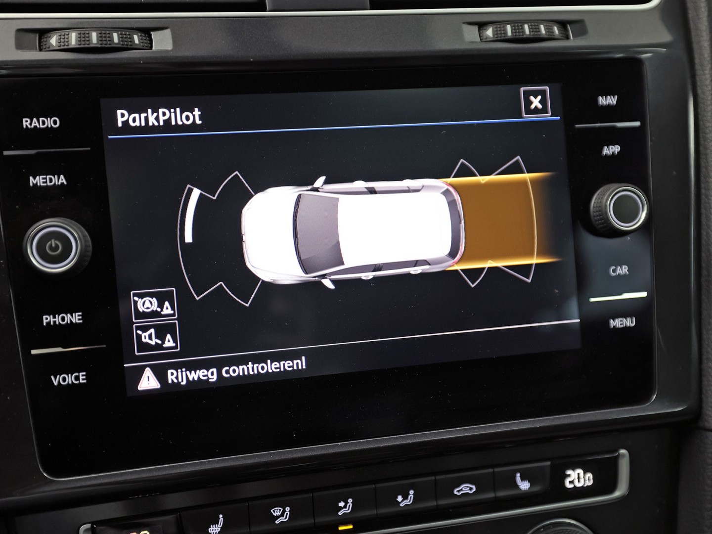 Volkswagen Golf 1.5 TSI Sportline (APPLE CARPLAY, GROOT NAVI, CLIMATE, STOELVERWARMING, SPORTSTOELEN, LED KOPLAMPEN, PARKEERSENSOREN, ADAPTIVE CRUISE, NIEUWSTAAT)