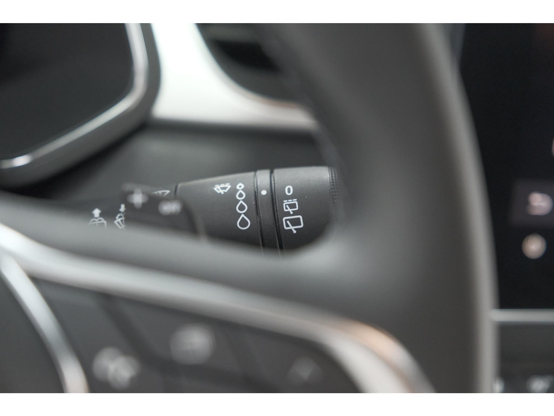 Renault Captur Mild Hybrid 140 EDC Techno | Camera | 9.3 Inch Scherm | Apple Carplay | Parkeersensoren | Allseason Banden | Stoelverwarming