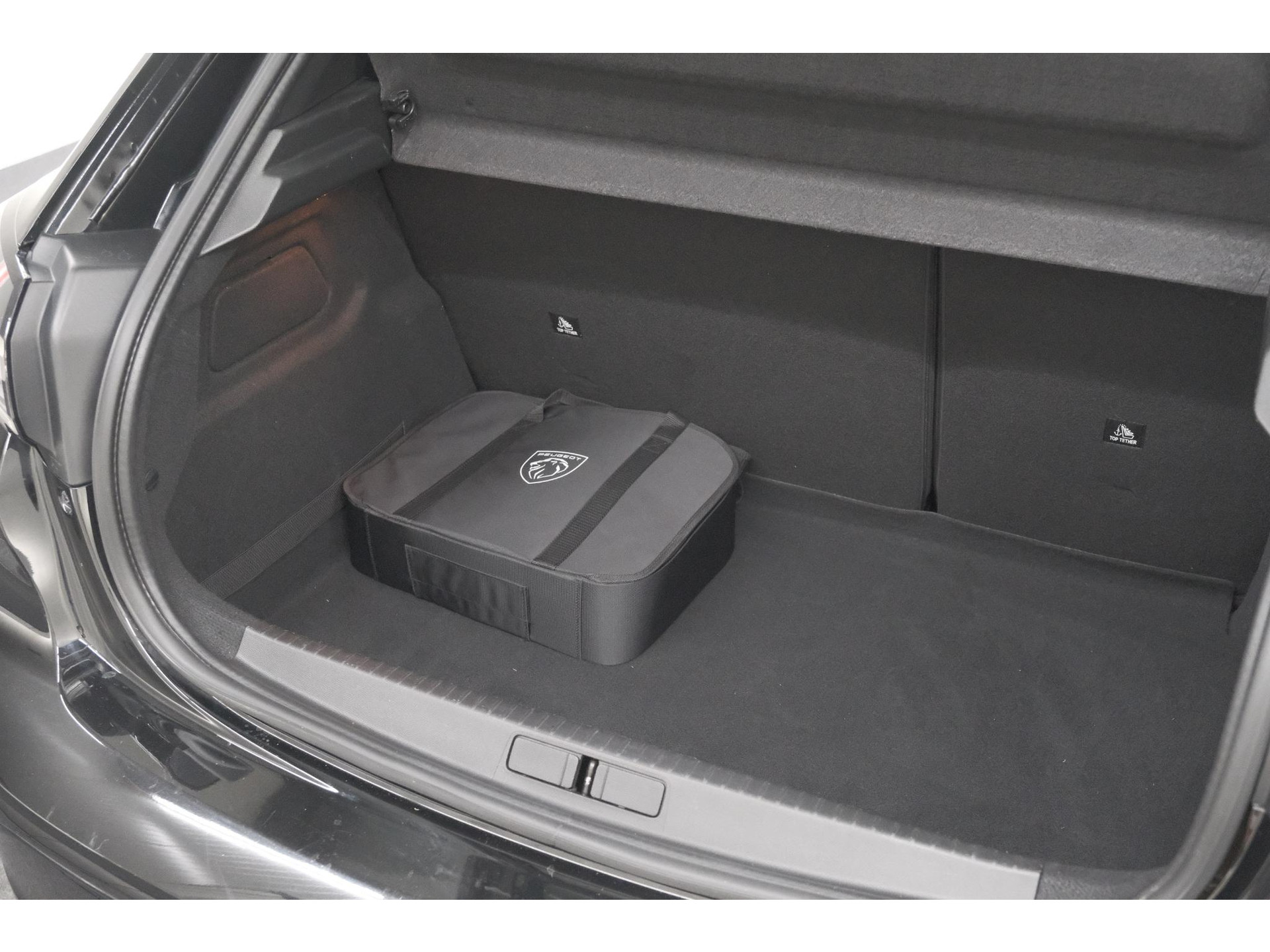 Peugeot e-208 EV Allure 50 kWh | 98,9% SOH | Camera | Navigatie | Parkeersensoren | Stoelverwarming