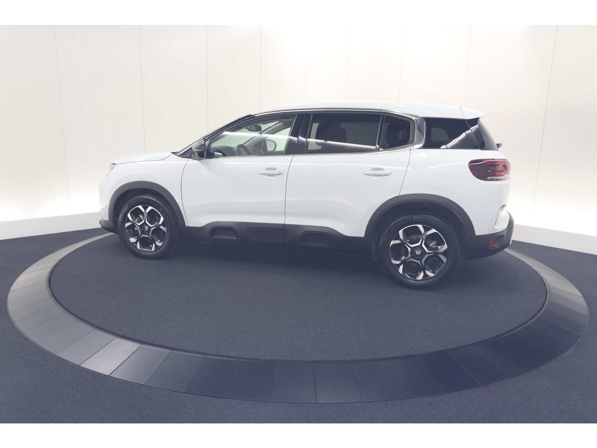 Citroen C5 Aircross 1.2 Hybrid 136 Plus | Camera | Navigatie | Parkeersensoren | Apple Carplay