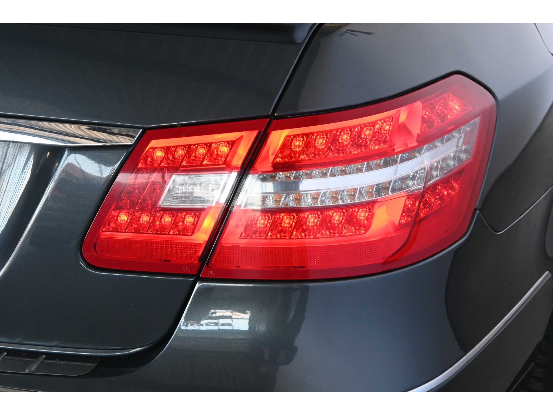 Mercedes-Benz E-klasse 500 Elegance V8 Automaat Clima Panoramadak Trekhaak PDC Stoelverwarming Cruise control Goed Onderhouden! Inruil Mogelijk!