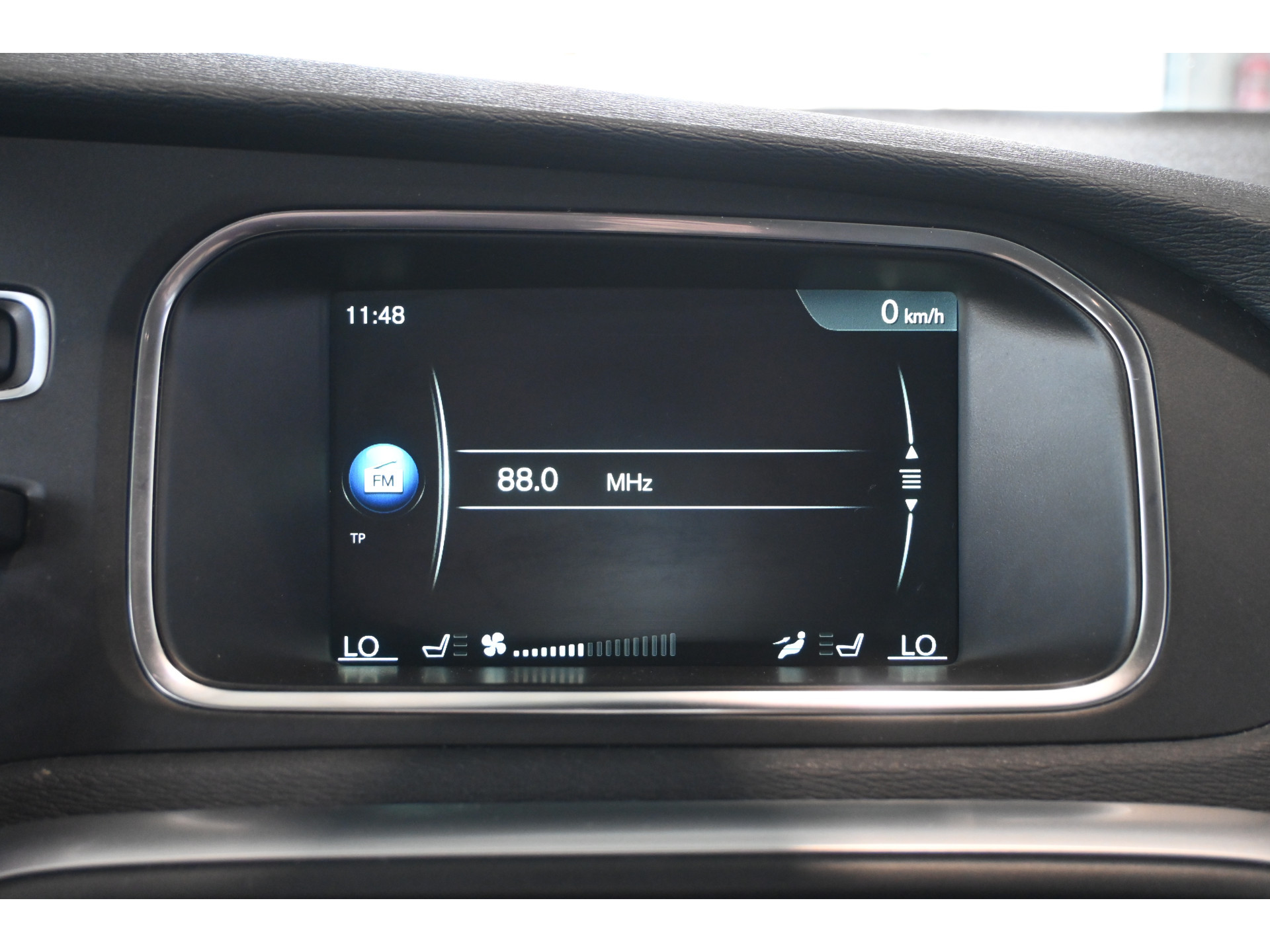 Volvo V40 2.0 T2 Momentum Nap Clima Cruise control Trekhaak Navigatie Stoelverwarming Goed onderhouden! Inruil Mogelijk!