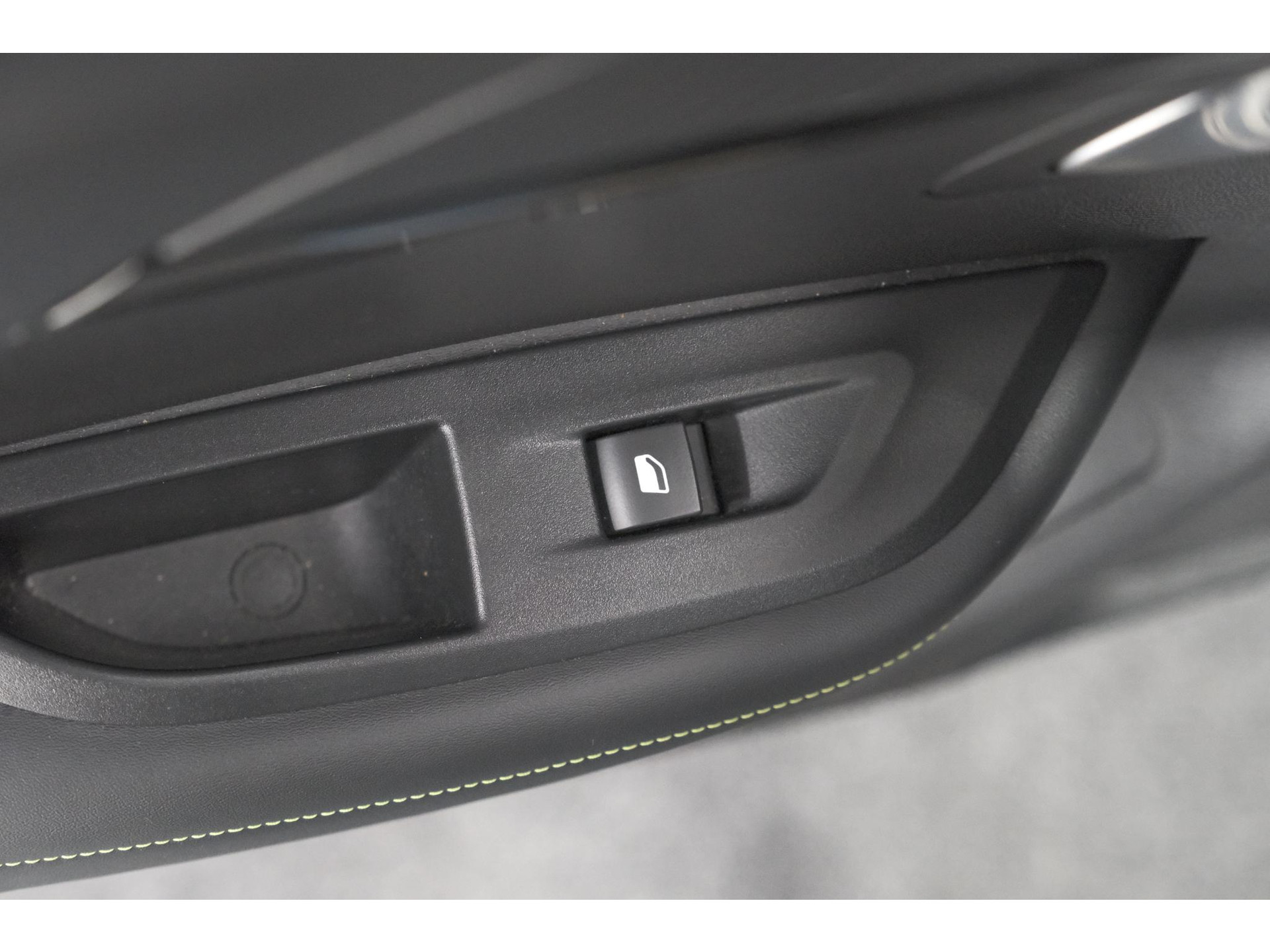 Peugeot 2008 PureTech 130 EAT8 GT | 360 Camera | Adaptieve Cruise Control | Dodehoekdetectie | Navigatie