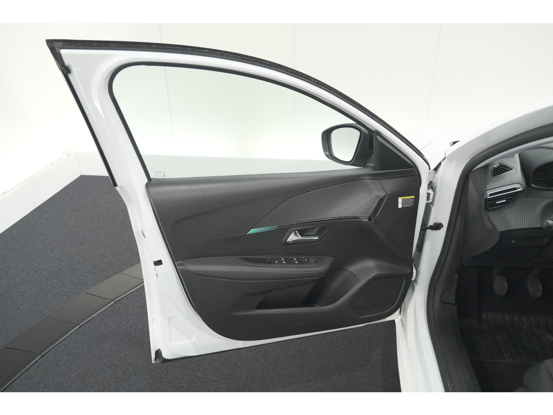 Peugeot 208 PureTech 100 PK Allure | Apple Carplay | Parkeersensoren | Lichtmetalen velgen
