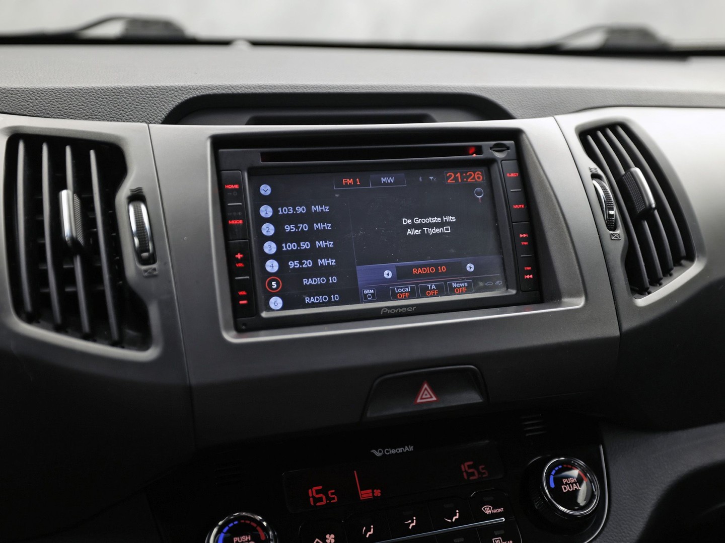 Kia Sportage 1.6 GDI SportPack (SCHERM, CLIMATE, GETINT GLAS, SPORTSTOELEN, TREKHAAK, PARKEERSENSOREN, CRUISE, NIEUWE APK, NIEUWSTAAT)