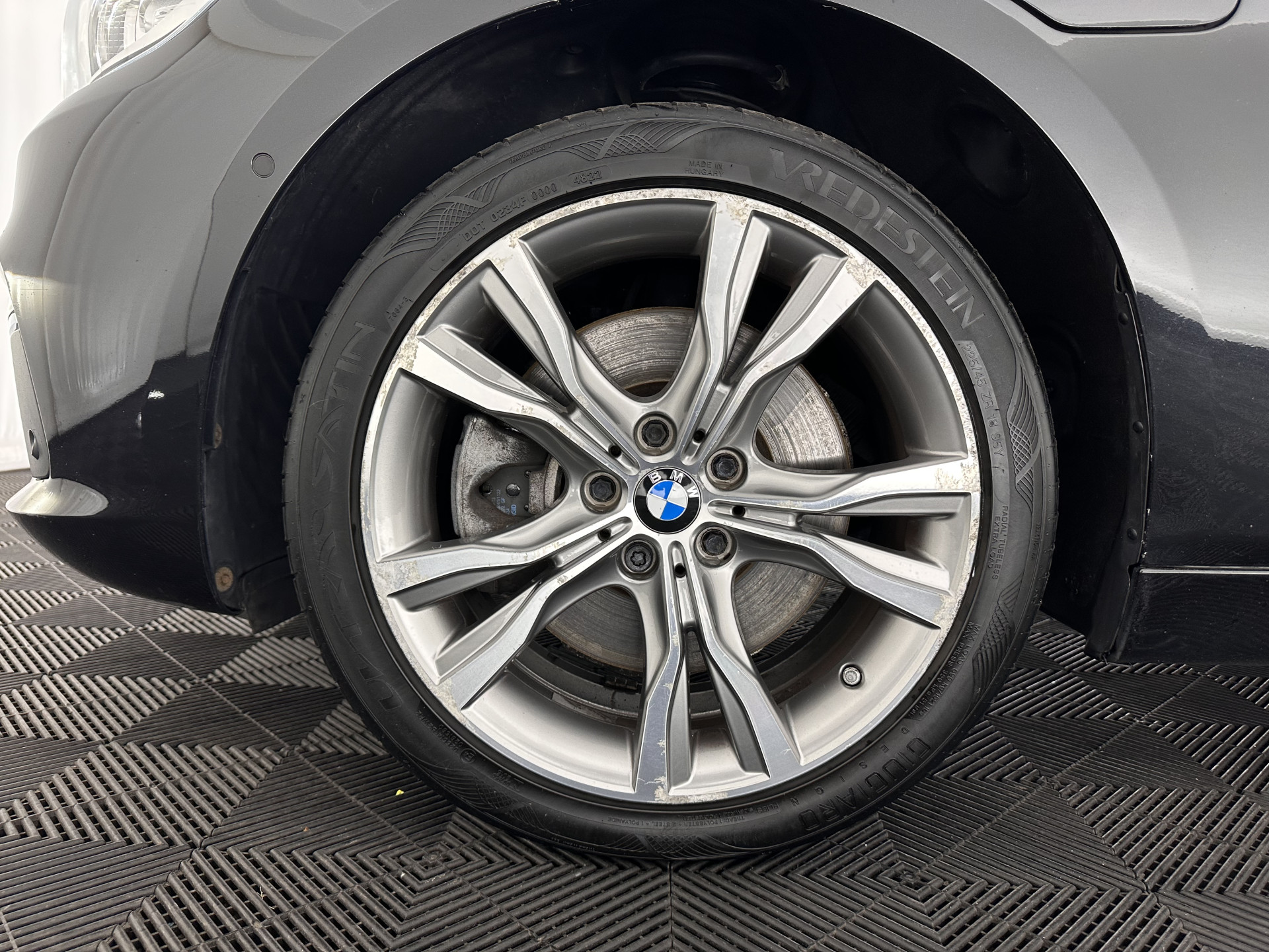 BMW 2-serie Active Tourer 225xeHigh Executive Centennial (Plug-In) Aut. *PANO | LEATHER | FULL-LED | ADAPTIVE-CRUISE | HEATED-SPORTSEATS | NAVI-FULLMAP | HIFI-SOUND | KEYLESS | PRIVACY-GLASS | PDC | TOWBAR | 18''ALU*