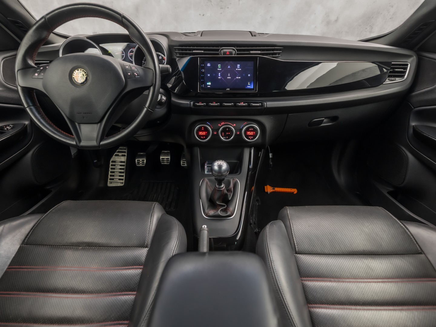 Alfa Romeo Giulietta 1.7 TBi Quadrifoglio Verde Sport 235Pk (APPLE CARPLAY, CLIMATE, GETINT GLAS, SPORTSTOELEN, LEDER, CRUISE, NIEUWSTAAT)