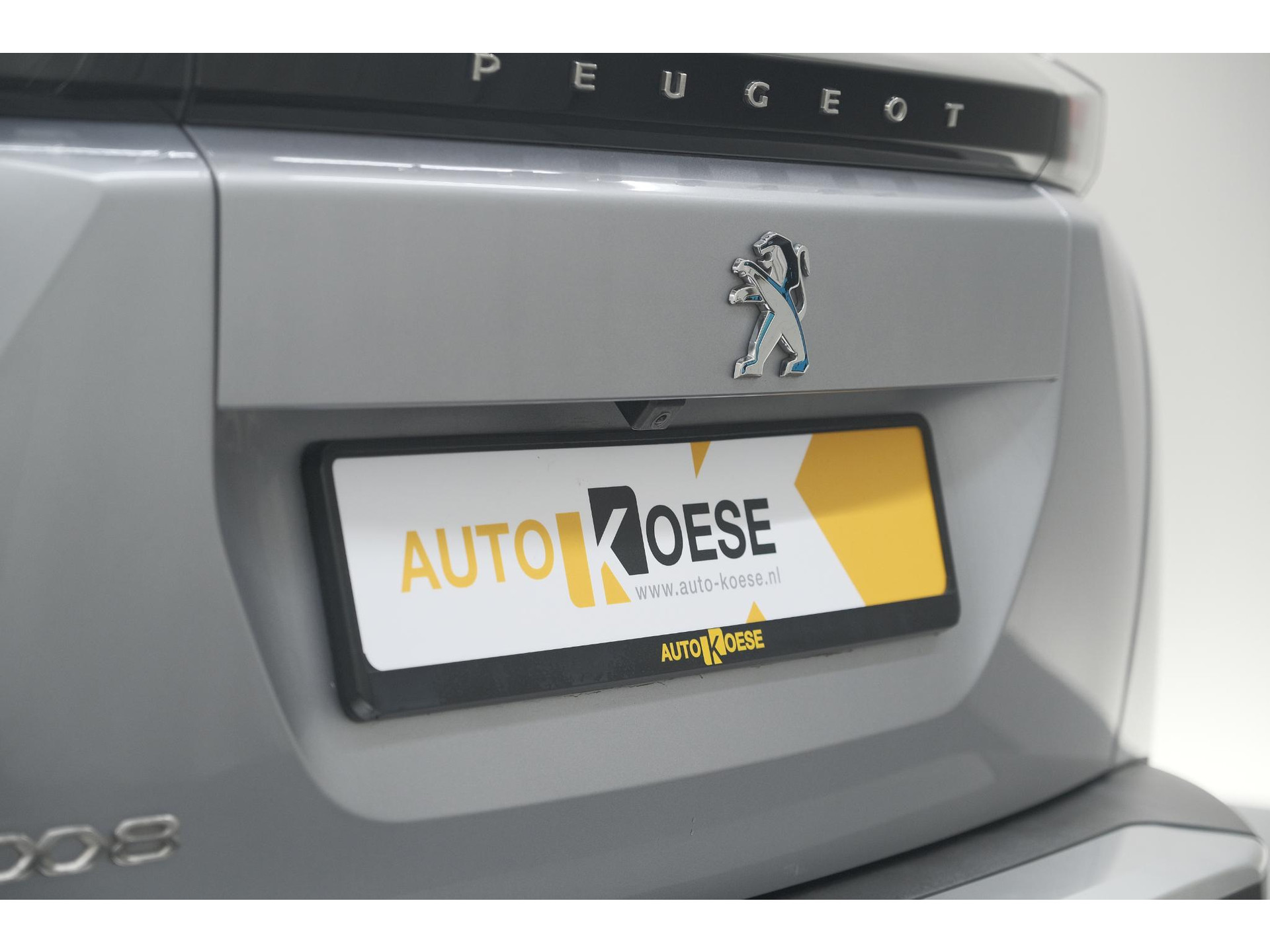 Peugeot e-2008 EV Allure 50 kWh | SOH=96.7 % | 3 Fase Laadfunctie | Camera | Navigatie | Parkeersensoren | Apple Carplay