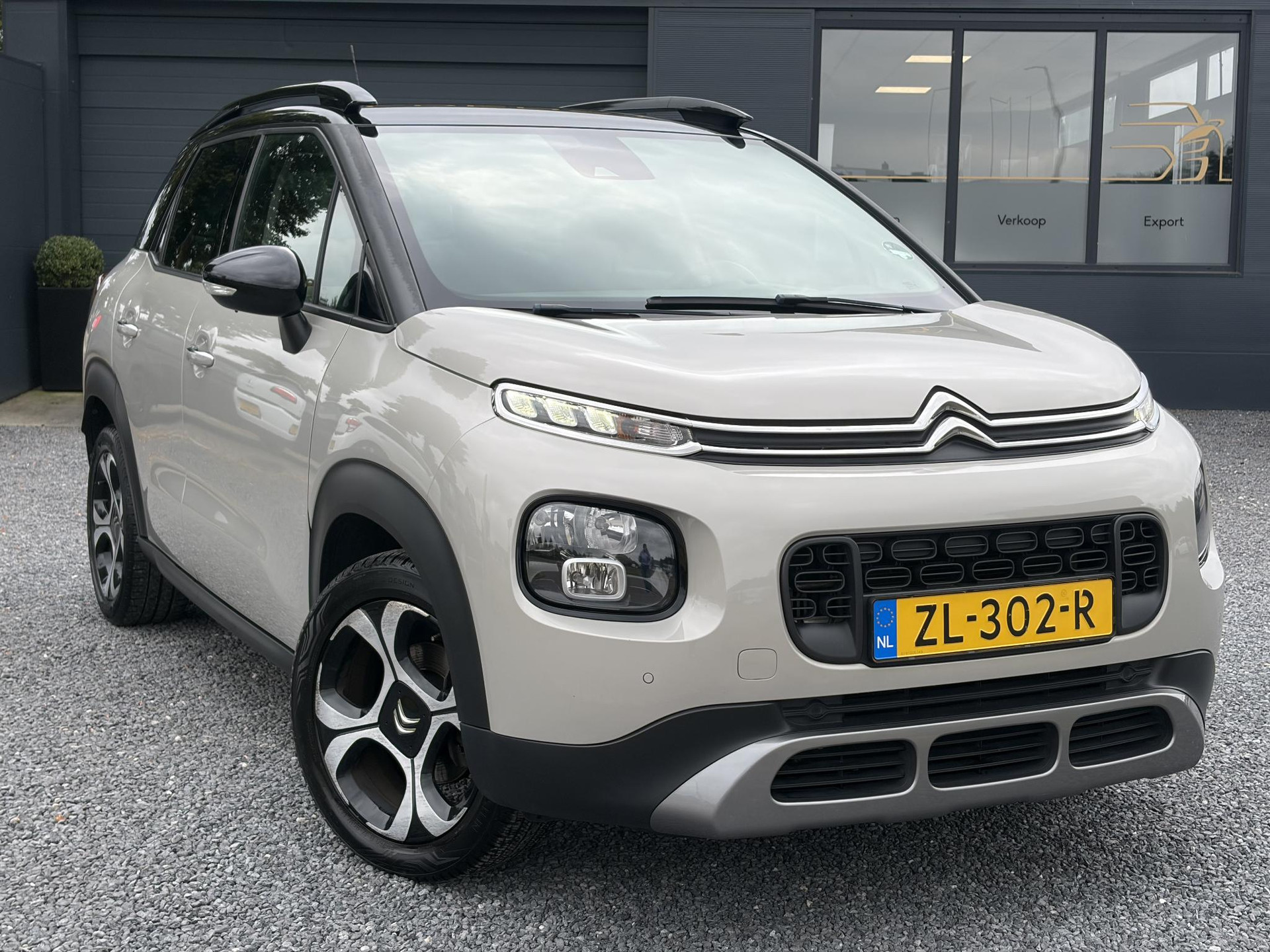 Citroen C3 Aircross 1.2 PureTech S&S Shine 1e Eigenaar l D-riem vv in 07-07-2025 l 360° Camera l Navi l Carplay l Net beurt gehad l Keyless l 17''Lmv l Rijstrooksensor l 110pk l Pdc V+A l 6 Bak l N.A.P l Apk tot 07-2027