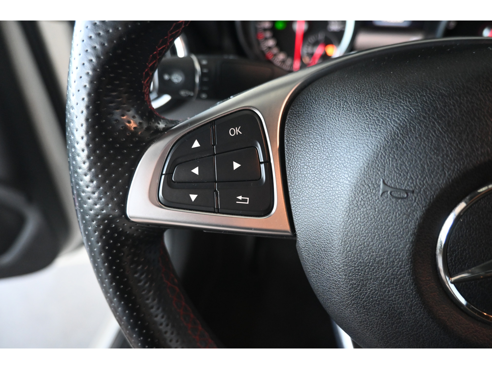 Mercedes-Benz CLA-klasse 180 AMG Night Edition Plus Clima Cruise Xenon LED Navigatie Inruil mogelijk